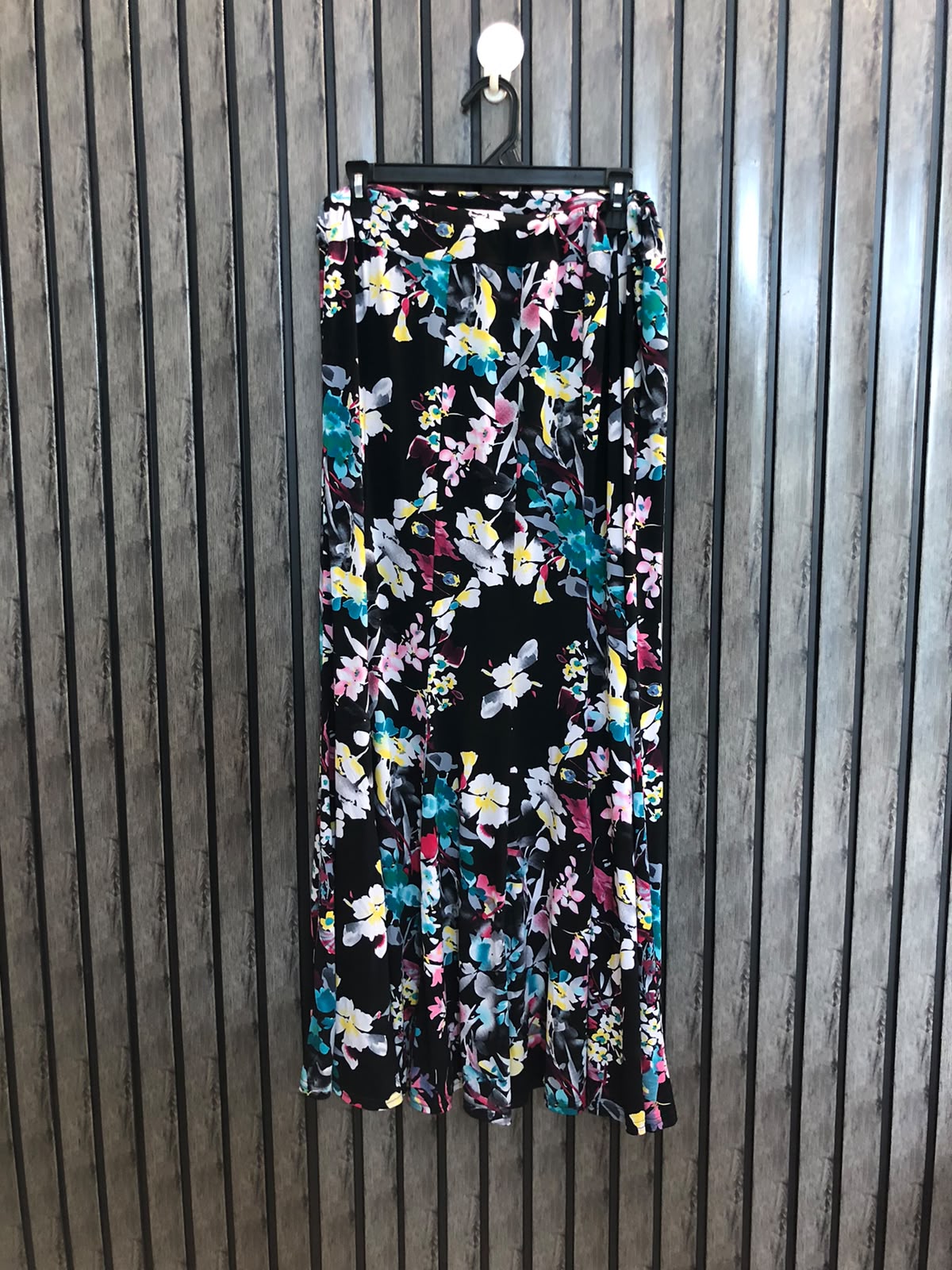 Waist 34  Length 39  Fabric Silk Jersey Imported Western Women's Skirts