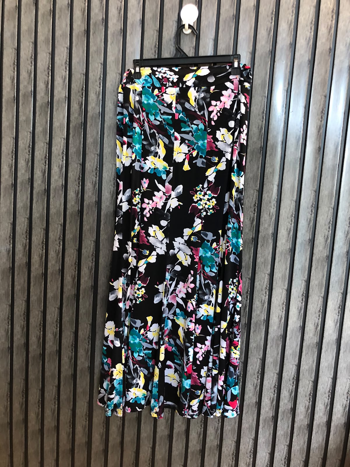 Waist 34  Length 39  Fabric Silk Jersey Imported Western Women's Skirts