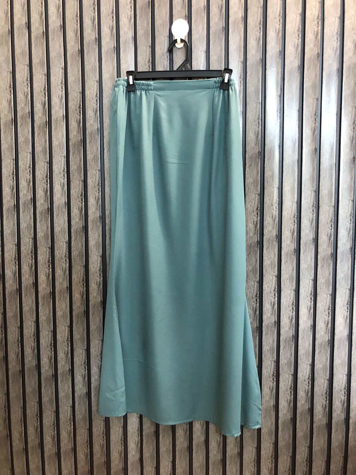 Waist 30  Length 39  Fabric Silk Women's Branded Skirts