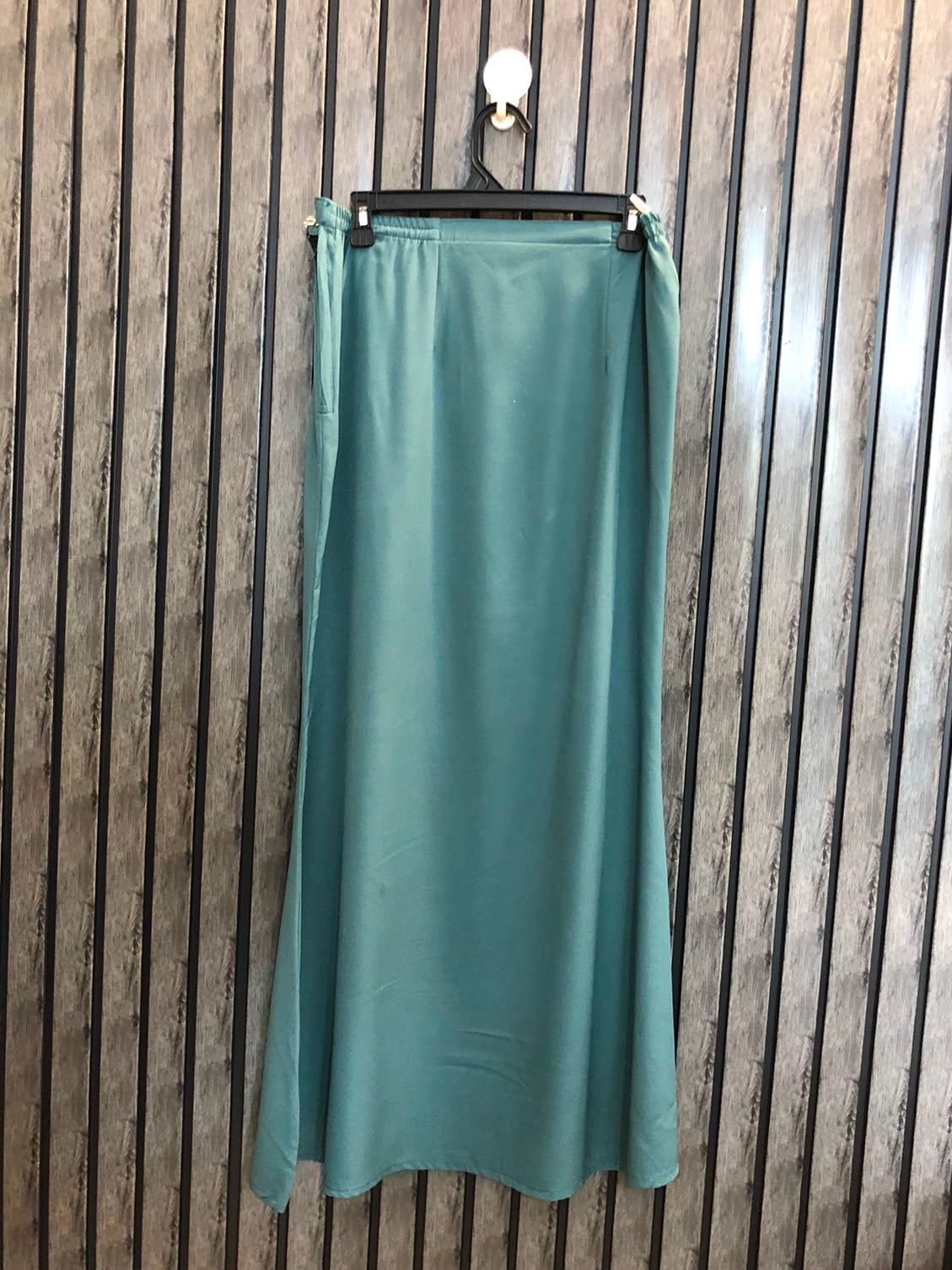 Waist 30  Length 39  Fabric Silk Women's Branded Skirts