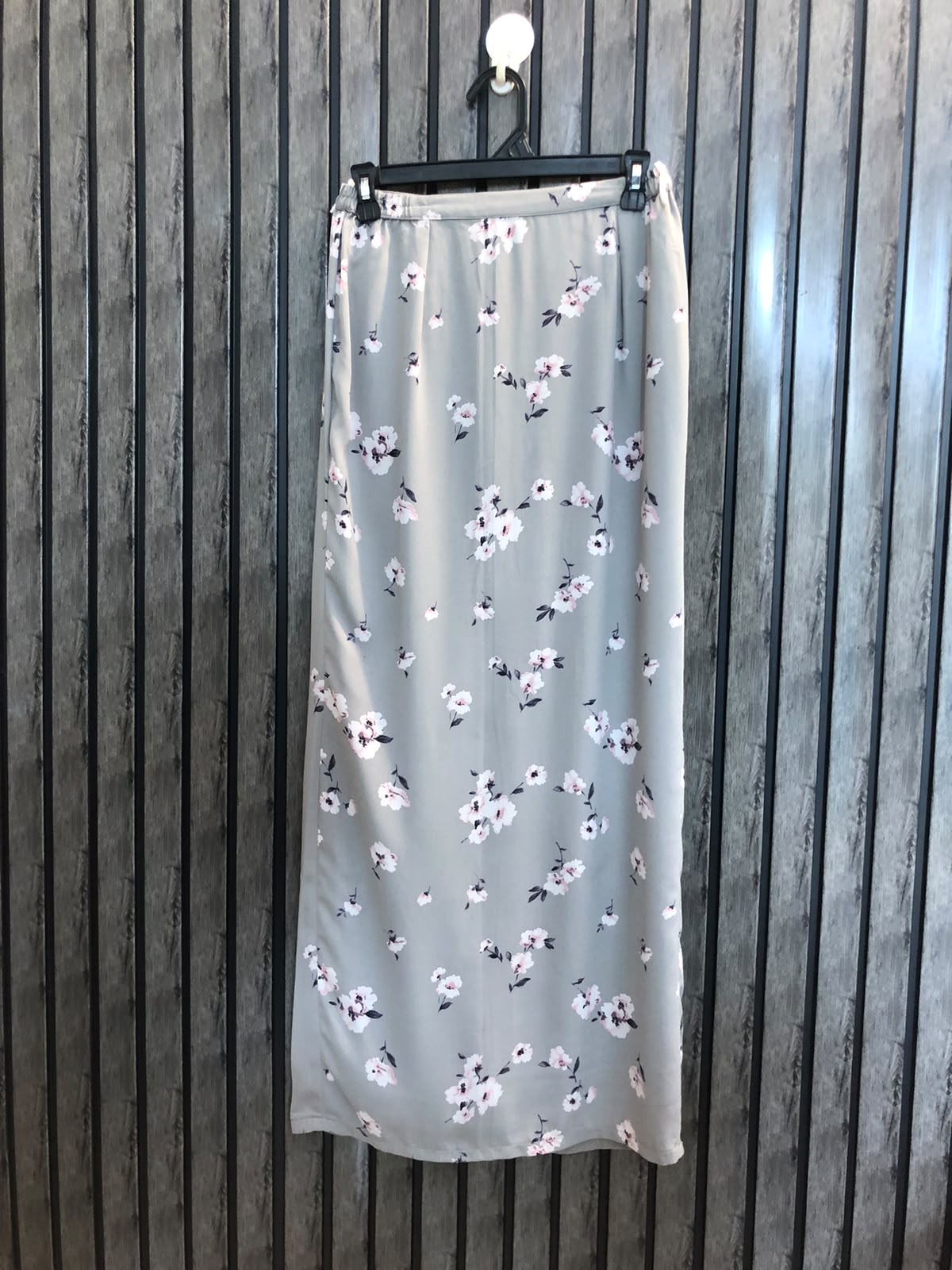 Waist 28  Length 39  Fabric Silk Women's Skirts Collection