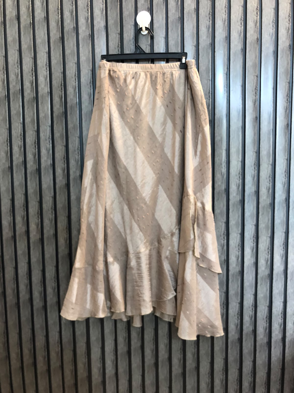 Waist 38  Length 36  Fabric Silk Premium Ladies Skirts