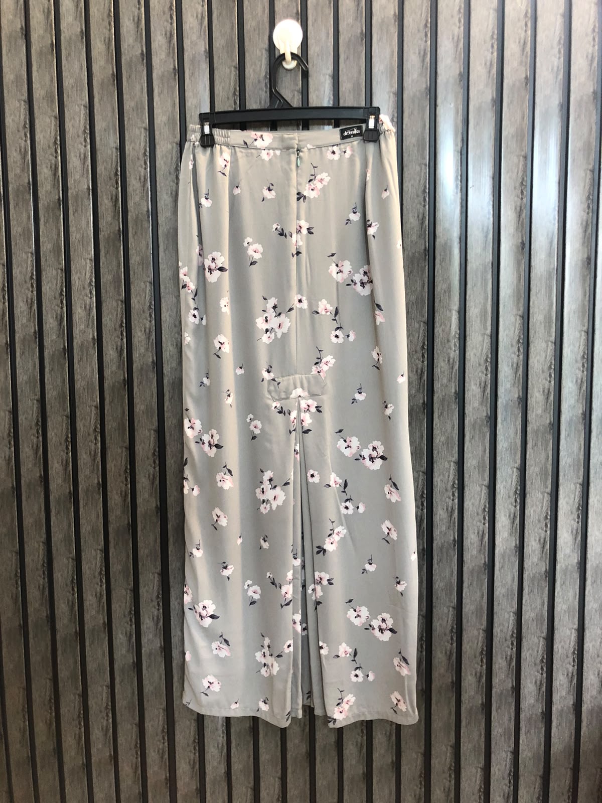 Waist 28  Length 39  Fabric Silk Women's Skirts Collection