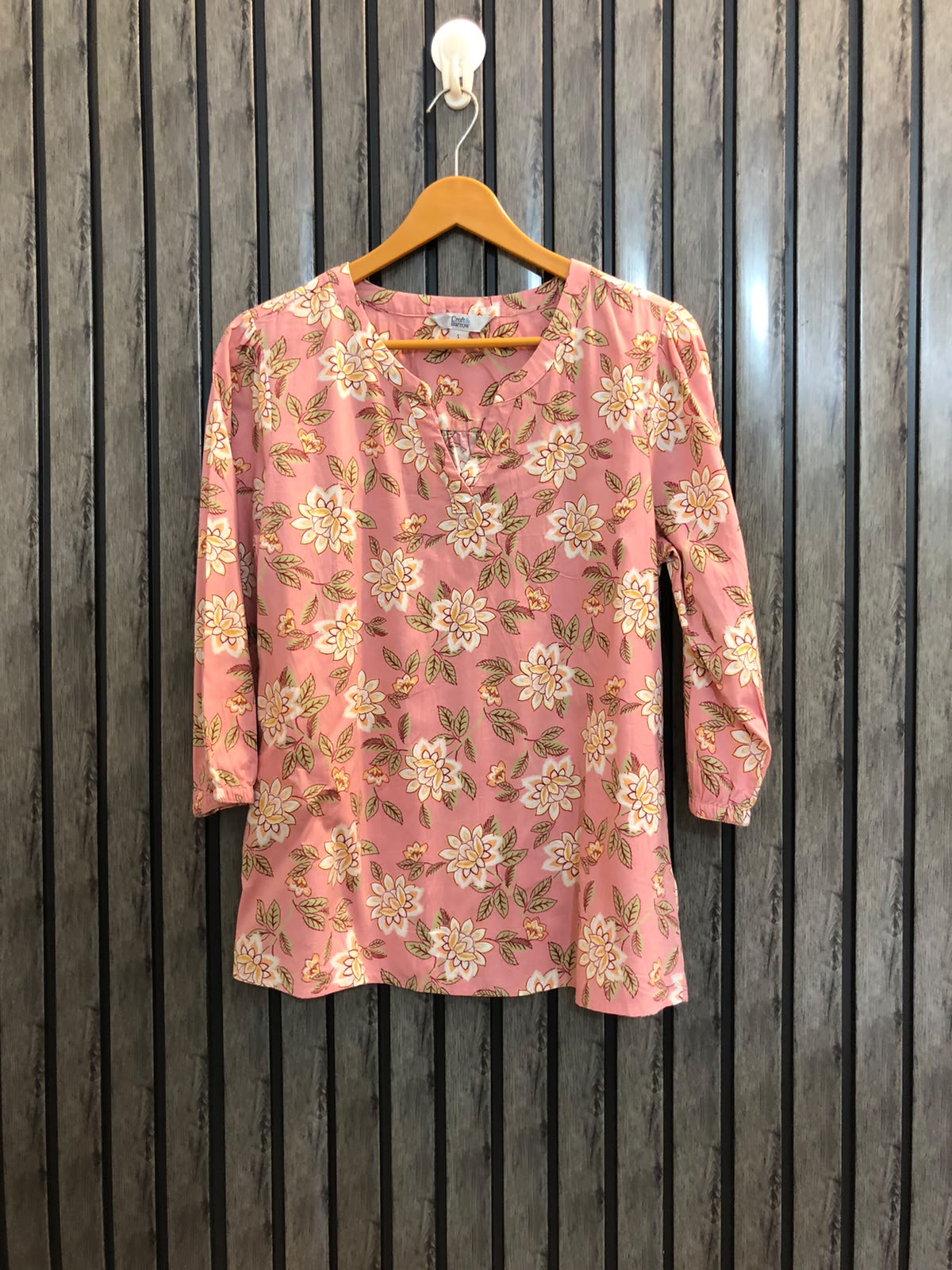 Chest 18.5  Lenght 23.5  Fabric cotton Chic Women's Summer Top