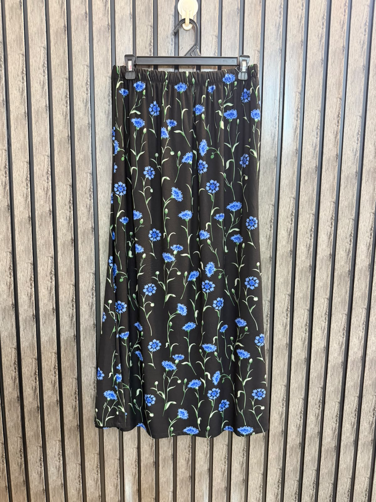 Waist 34  Length 37  Fabric Silk Jersey Elegant Women's Skirt