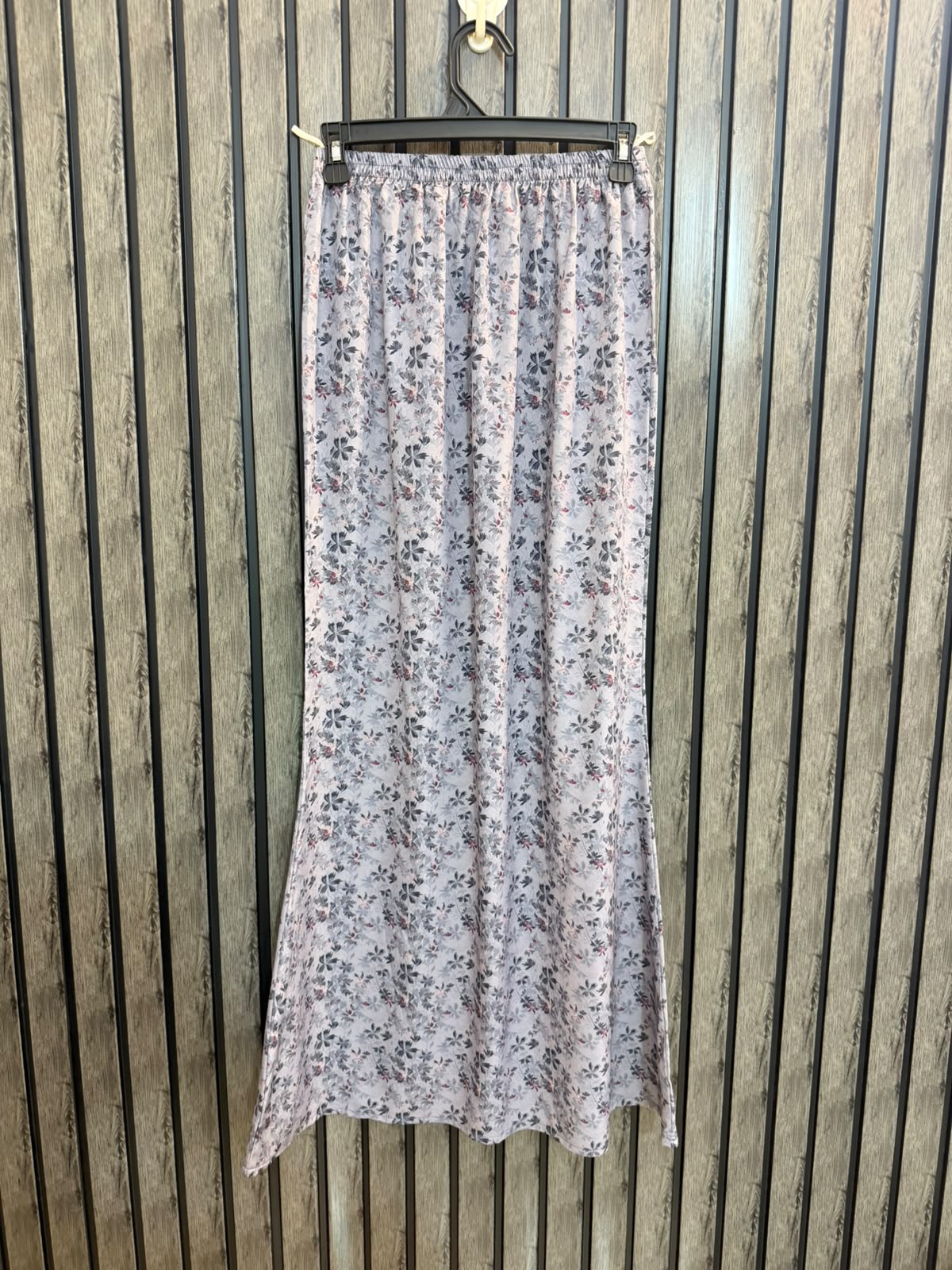 Waist 26  Length 40  Fabric Silk Fashion Women's Skirt