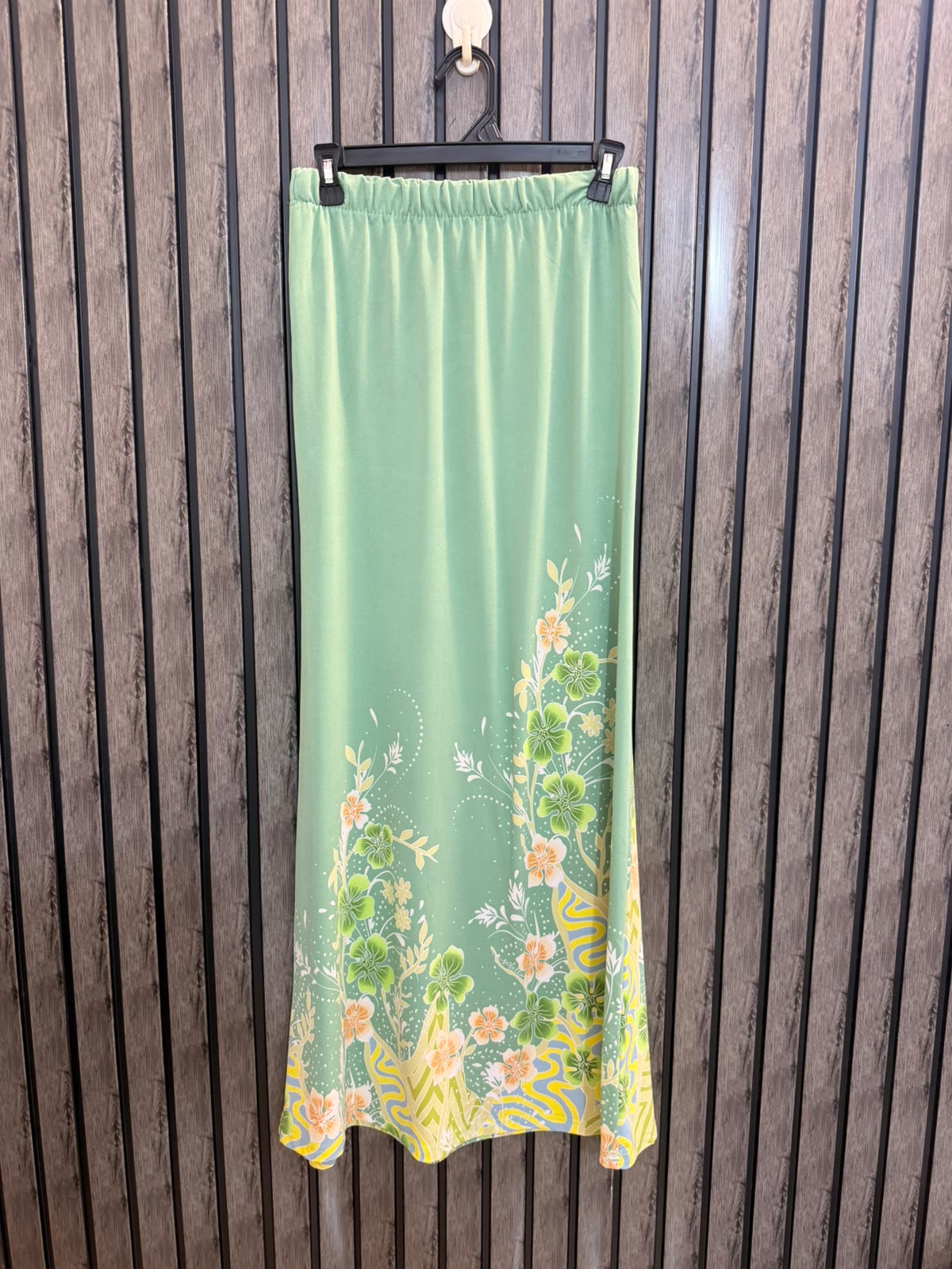 Waist 32  Length 40  Fabric Silk Women's Smart Skirt