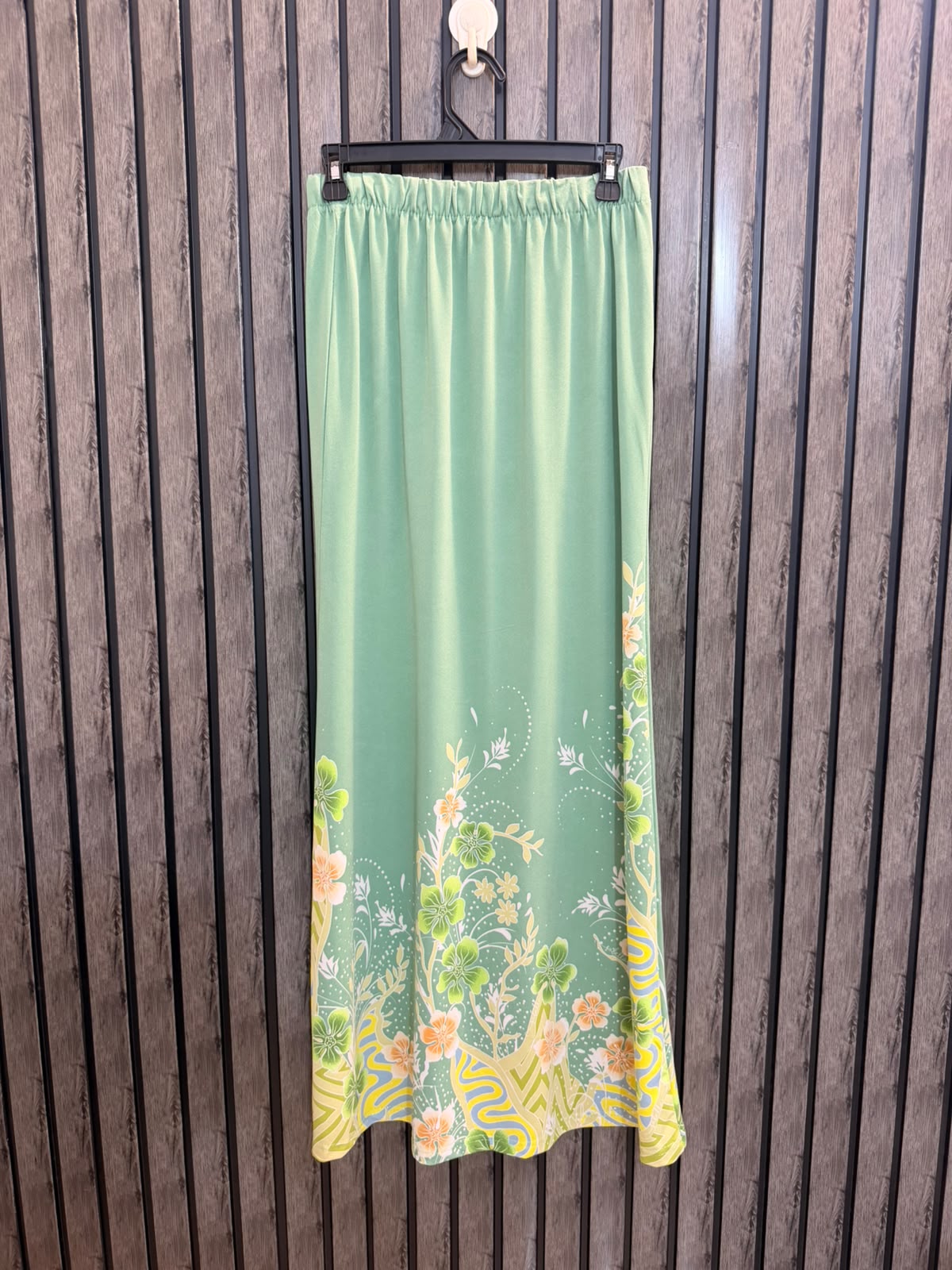 Waist 32  Length 40  Fabric Silk Women's Smart Skirt