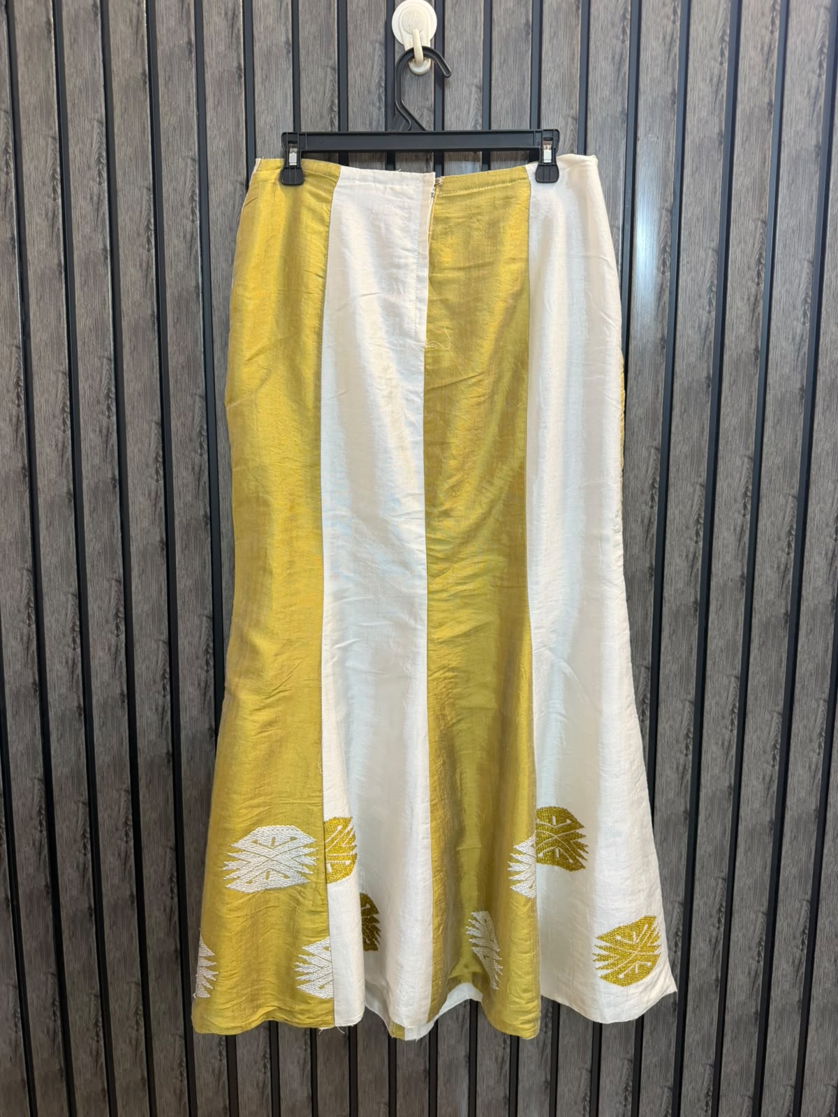 Waist 29  Length 38  Fabric Sik Women's Chic Skirt