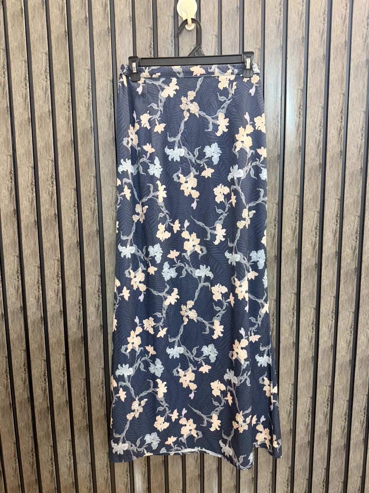 Waist 32  Length 40  Fabric Silk Women's Signature Fashion Skirt