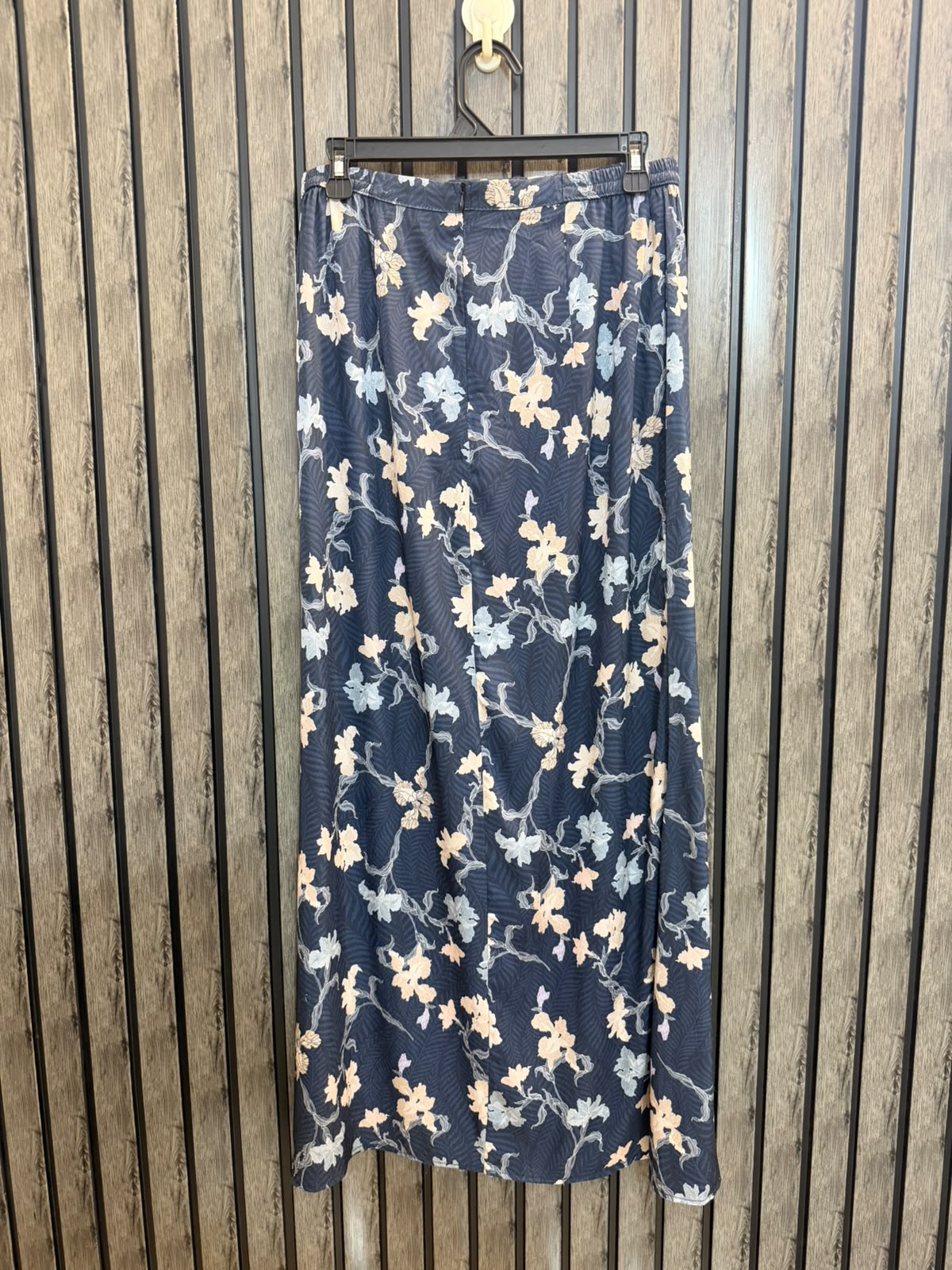 Waist 32  Length 40  Fabric Silk Women's Signature Fashion Skirt