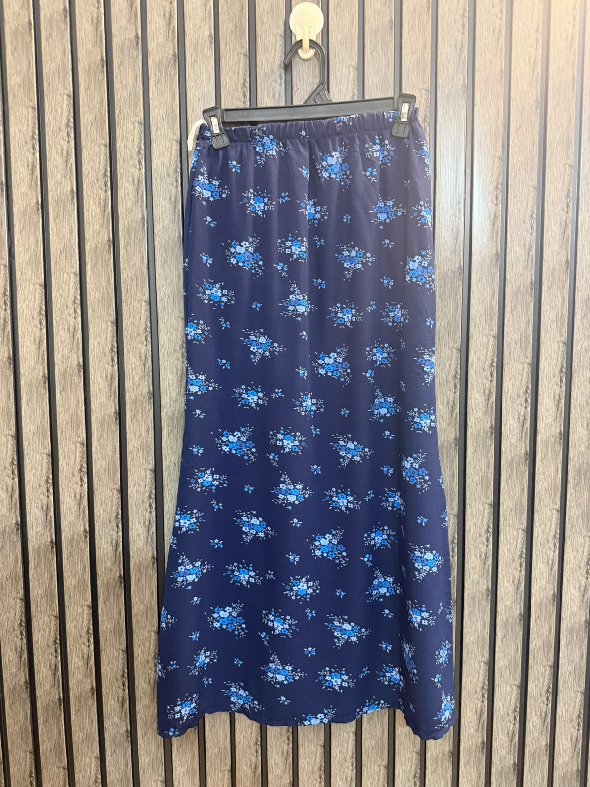 Waist 26  Length 35  Fabric Silk Women's Wardrobe Skirt