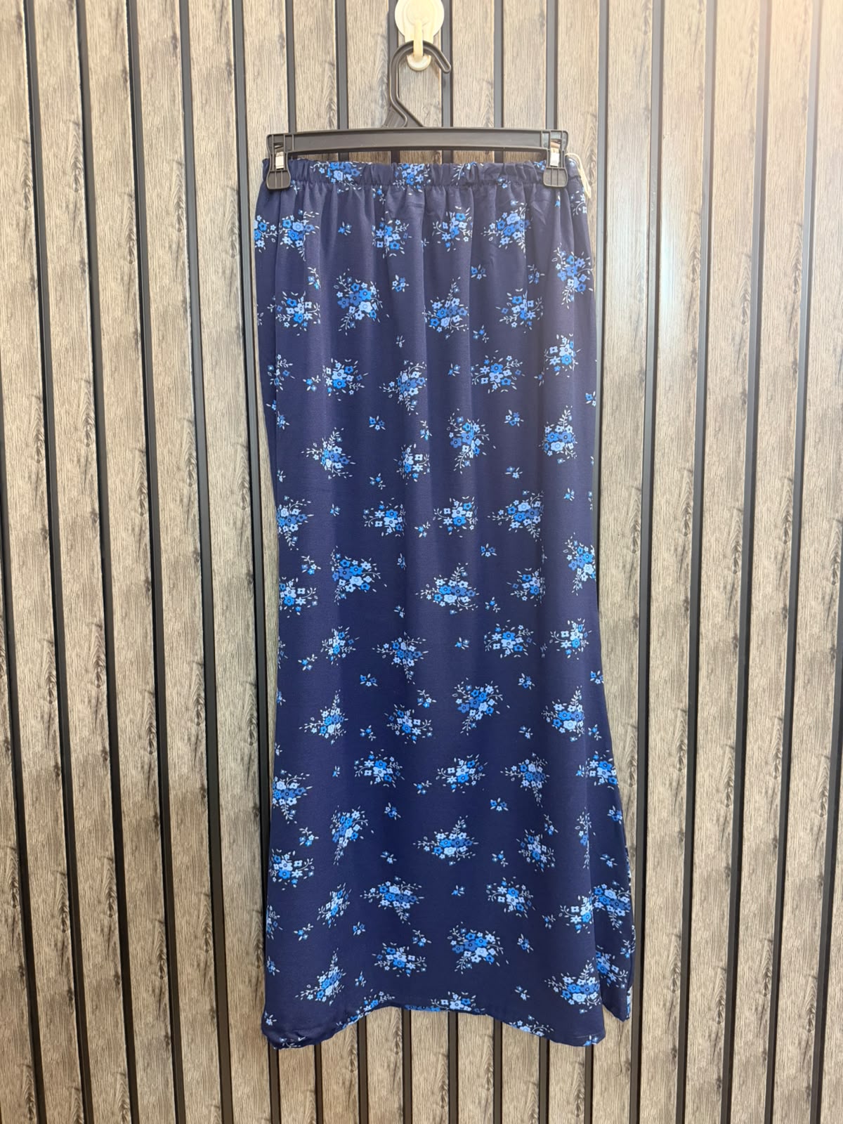 Waist 26  Length 35  Fabric Silk Women's Wardrobe Skirt