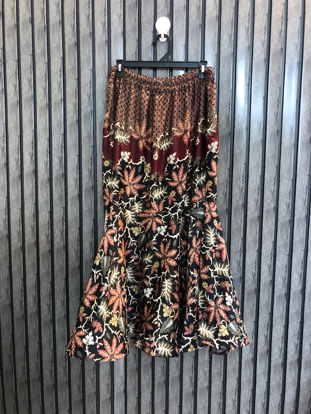 Waist 34  Length 34  Fabric Silk Exclusive Women's Skirt