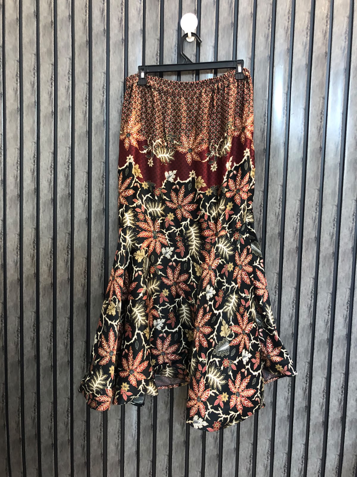 Waist 34  Length 34  Fabric Silk Exclusive Women's Skirt