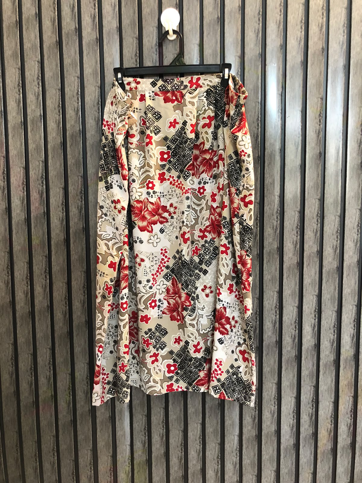 Waist 44  Length 32  Fabric Silk Women's Fashion Collection