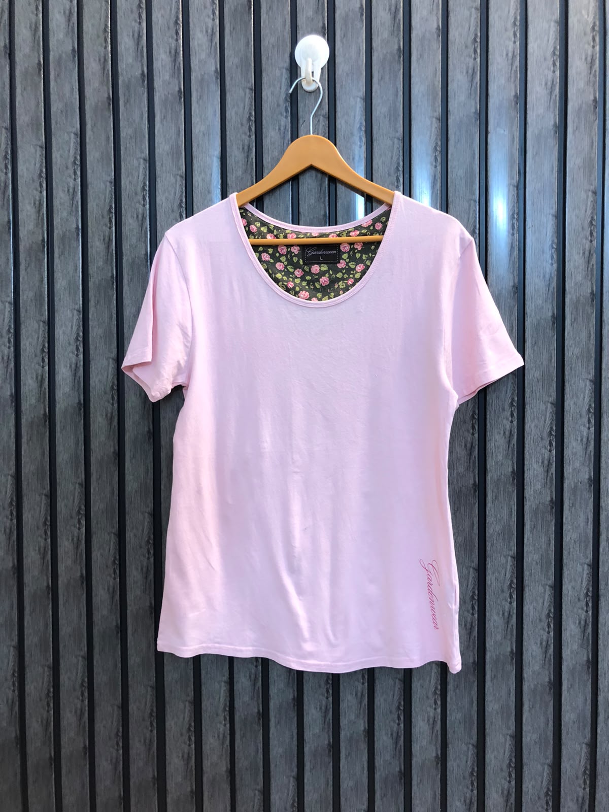 Chest 18  Length 25 Western Women's Apparel T-Shirt