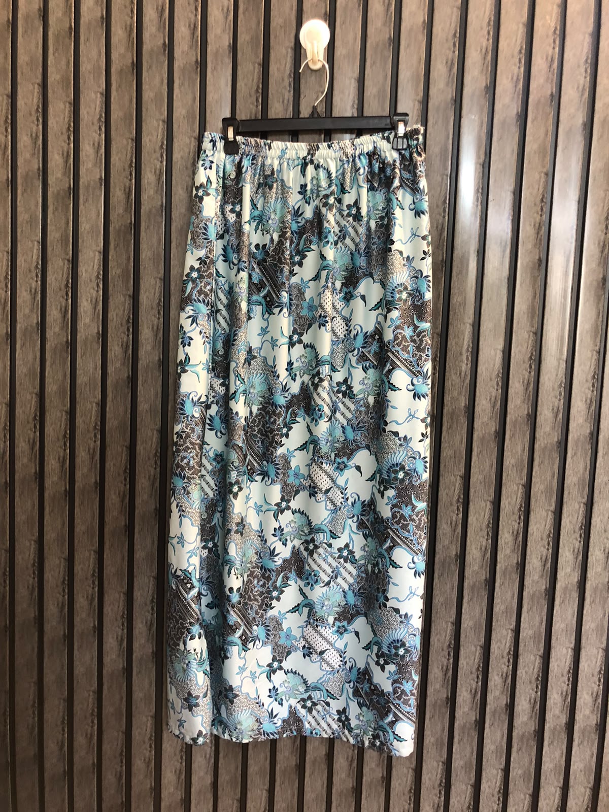 Waist 32  Lenght 39  Fabric silk Women's Modern Skirt