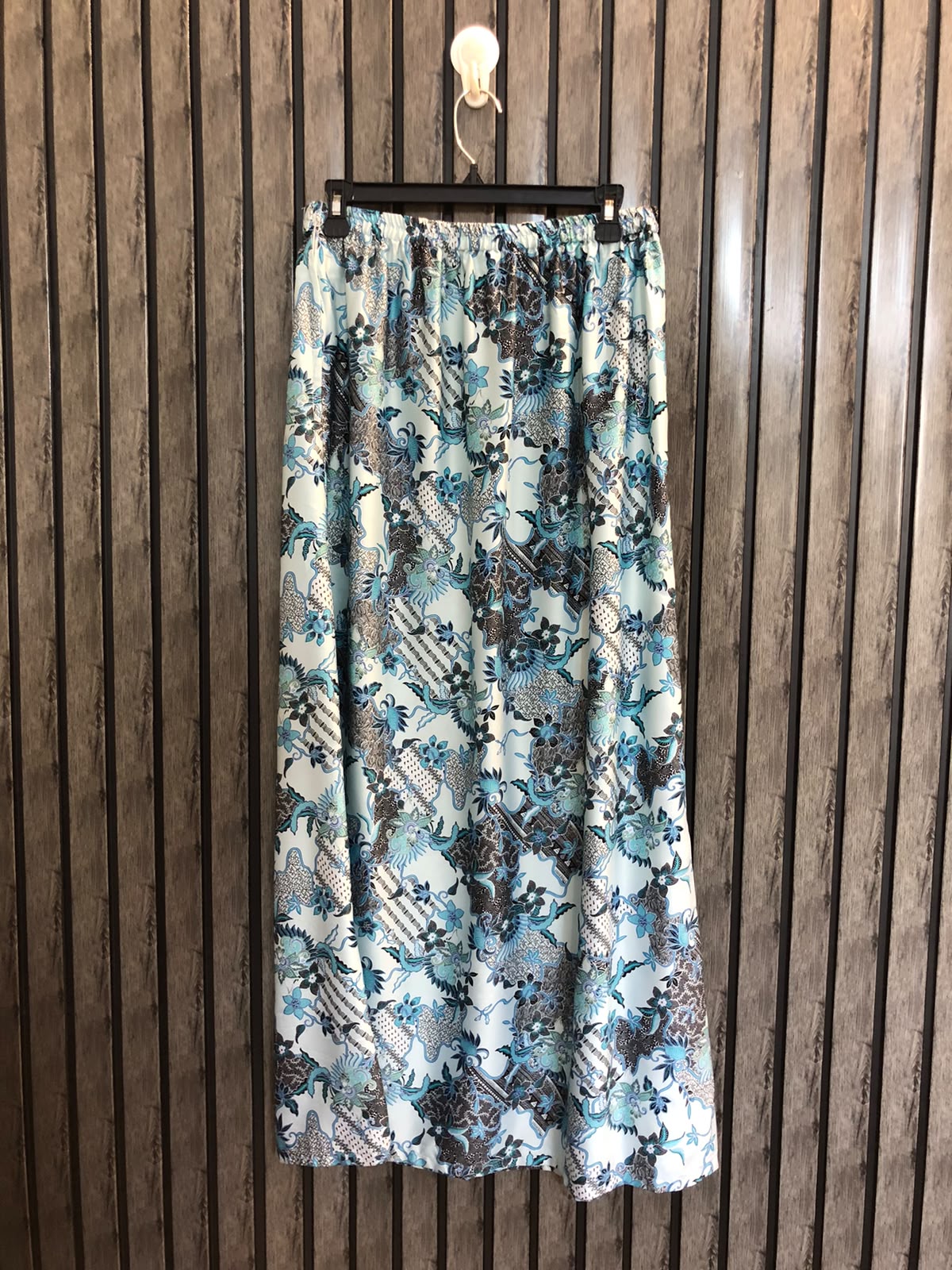 Waist 32  Lenght 39  Fabric silk Women's Modern Skirt