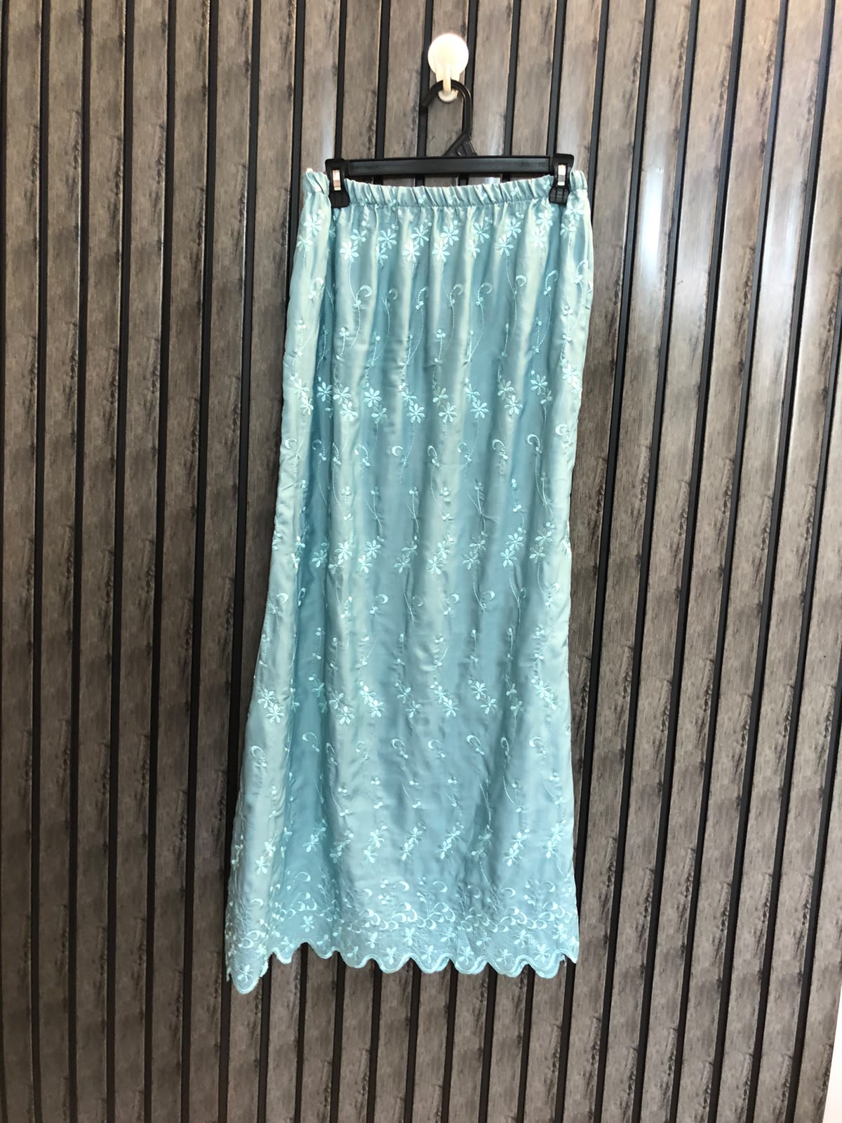 Waist 32  Lenght 39  Fabric Silk Women's Exclusive Skirt