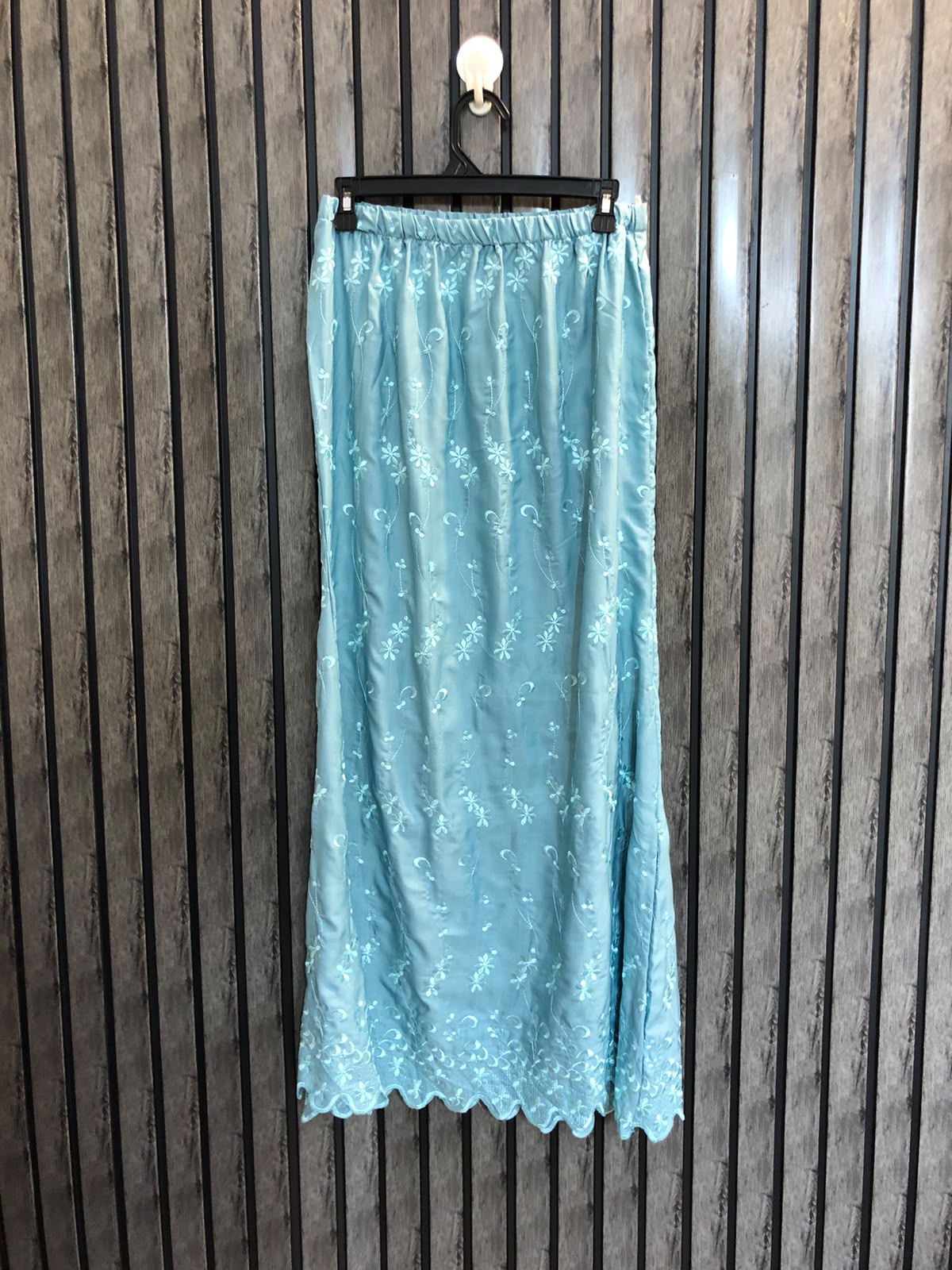 Waist 32  Lenght 39  Fabric Silk Women's Exclusive Skirt