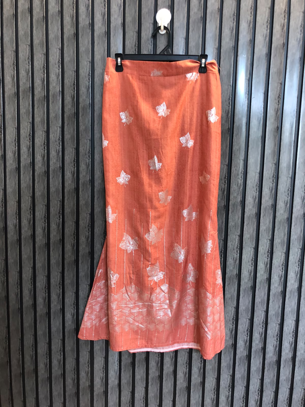 Waist 34  Length 38  Fabric Silk Women's Branded Fashion Skirt