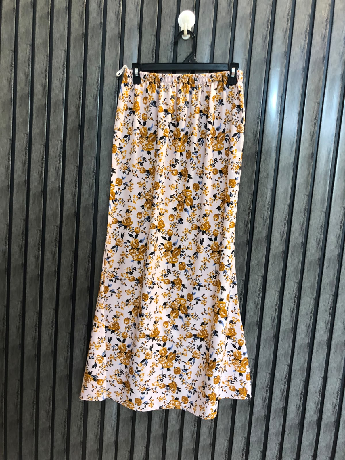 Waist 30  Length 38  Fabric Silk Women's Trend Collection Skirt