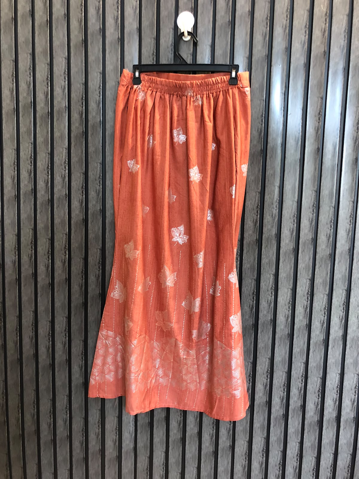 Waist 34  Length 38  Fabric Silk Women's Branded Fashion Skirt