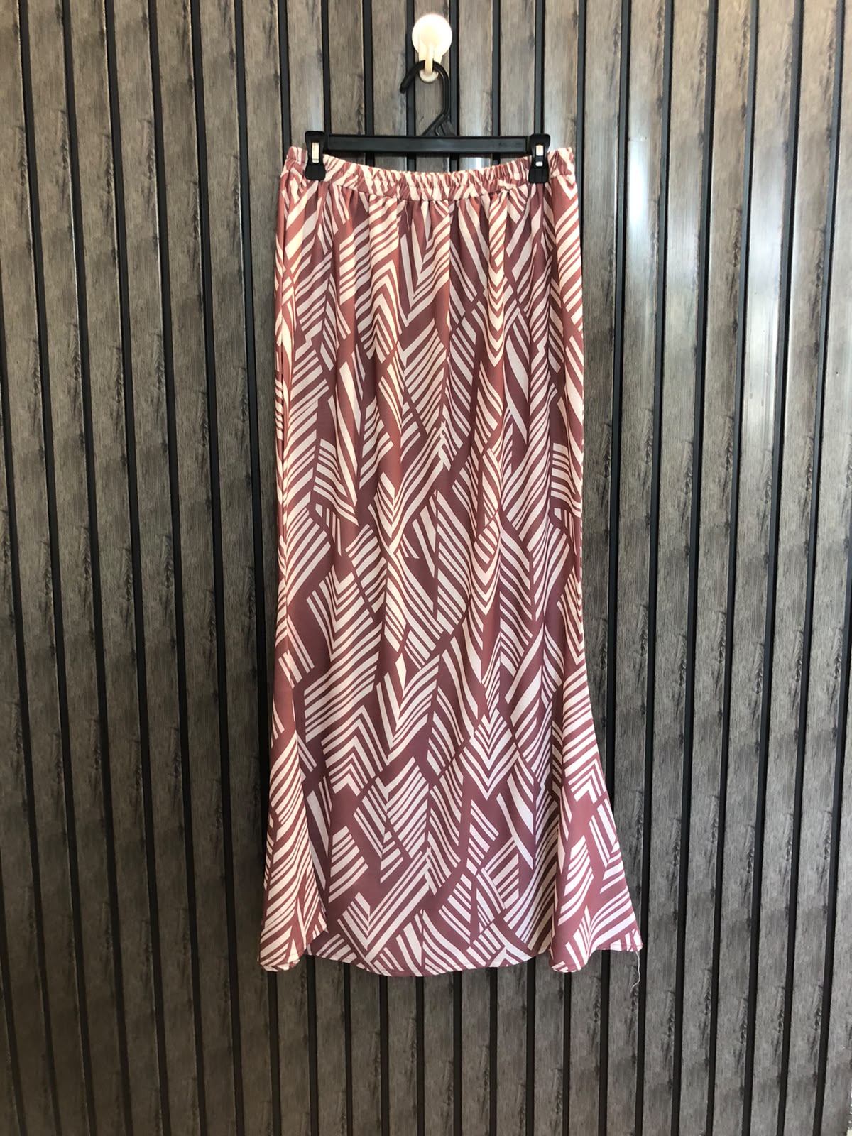 Waist 34  Length 41  Fabric silk Beautiful Printed Midi Skirt