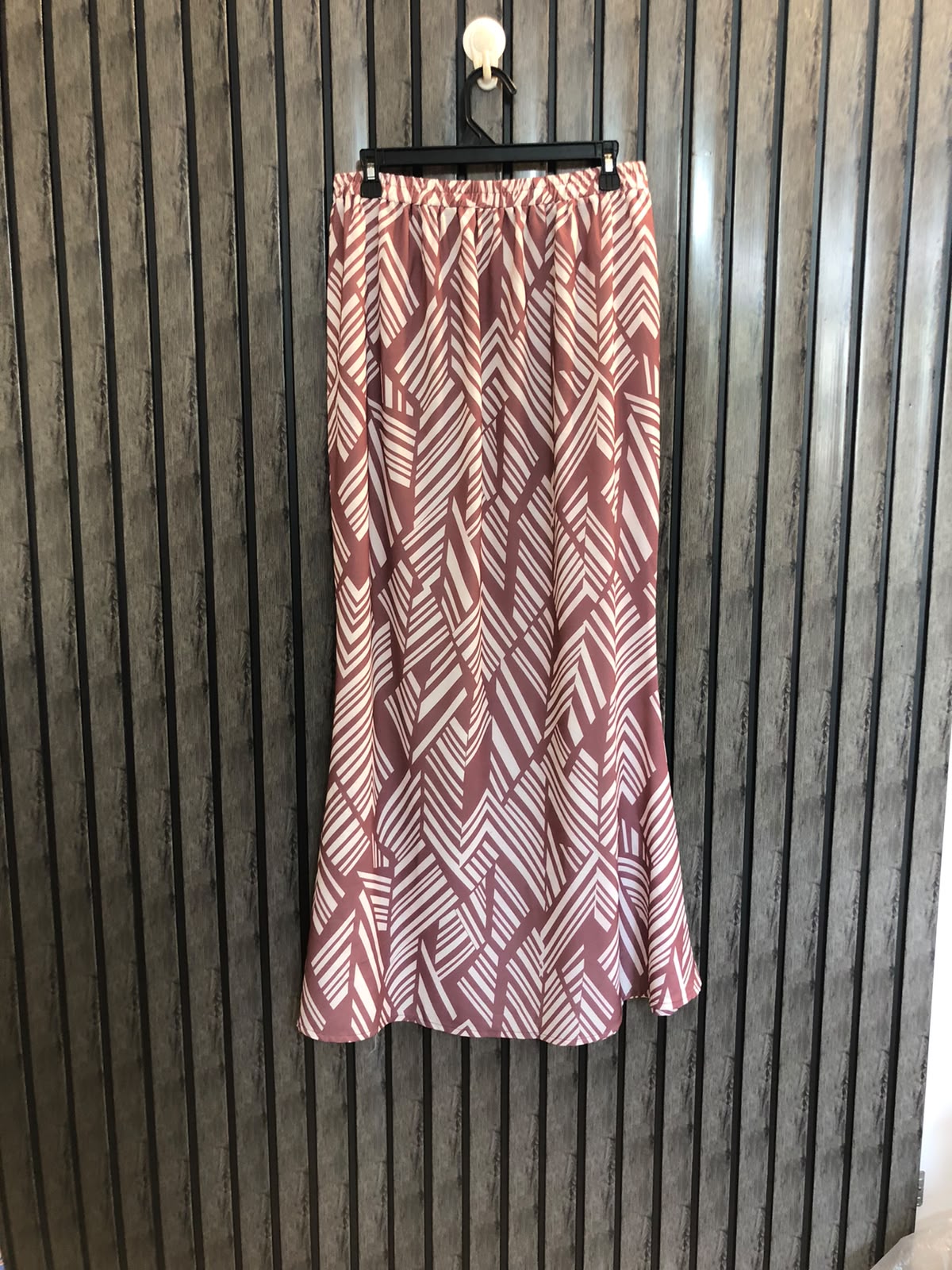 Waist 34  Length 41  Fabric silk Beautiful Printed Midi Skirt