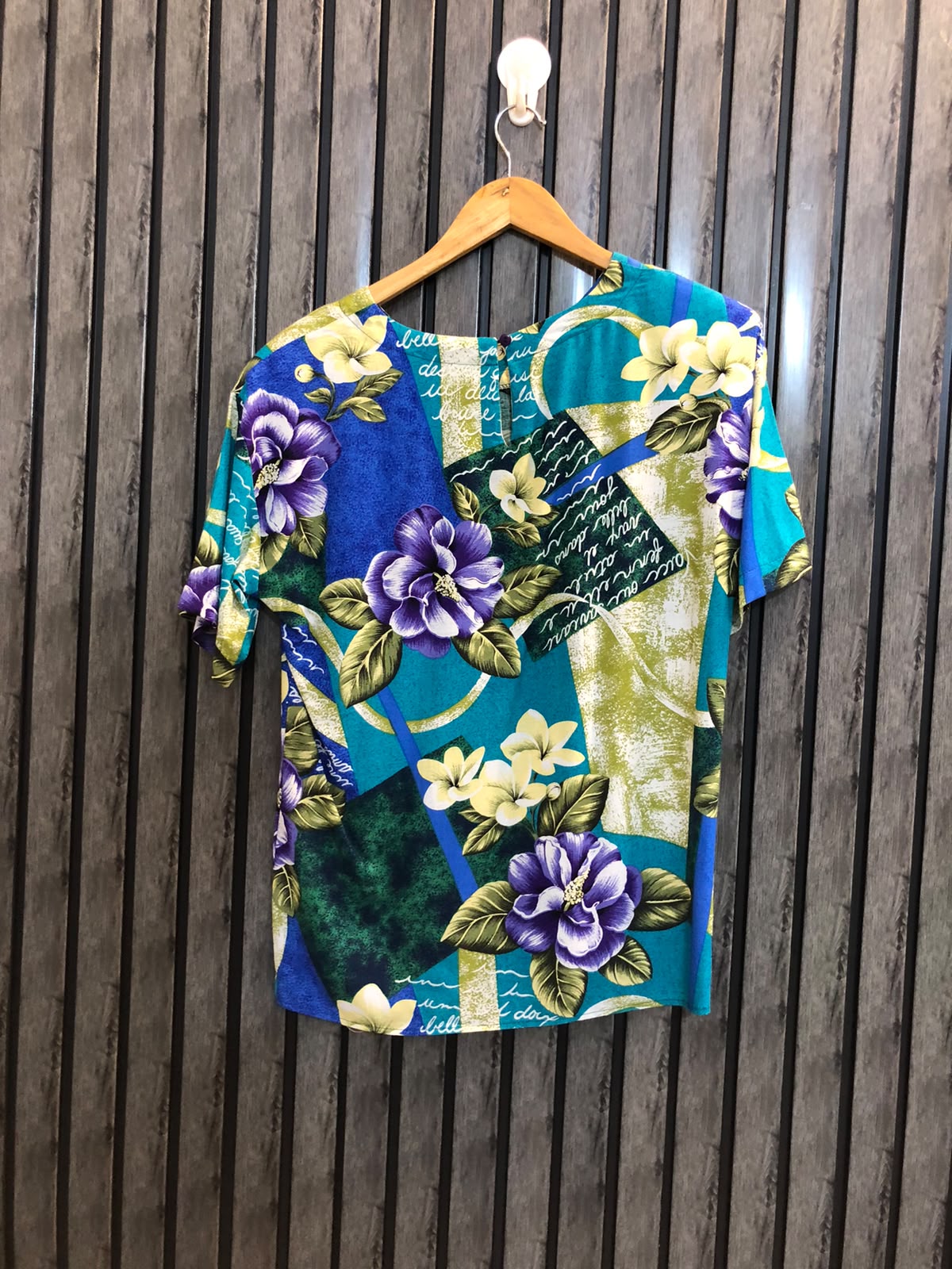Chest 19  Length 25 Fabric Linen Women’s Contemporary Western Half Sleeve Top
