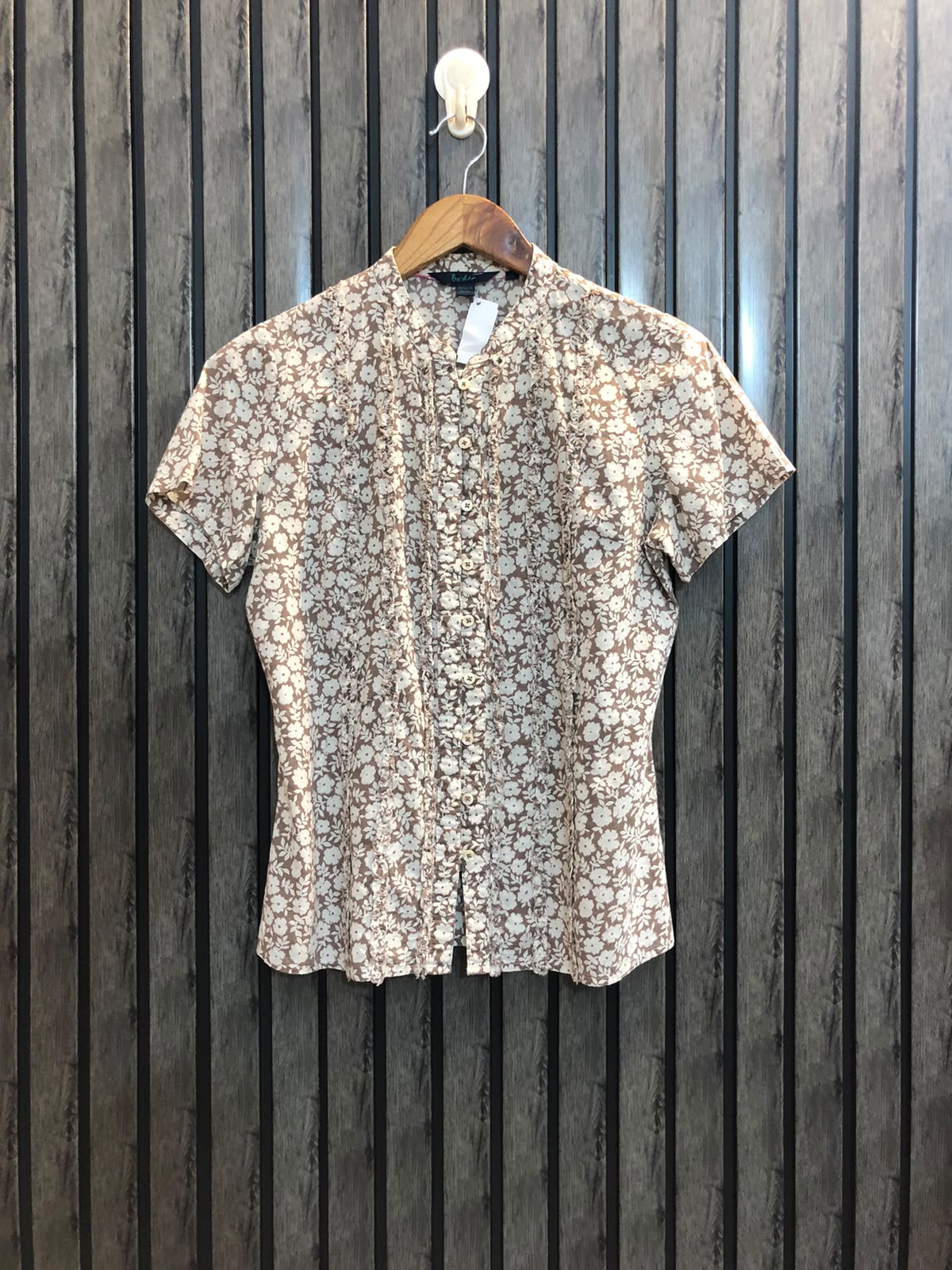 Chest 18   Length 22  Fabric Cotton Women’s Modern Western Half Sleeve Top