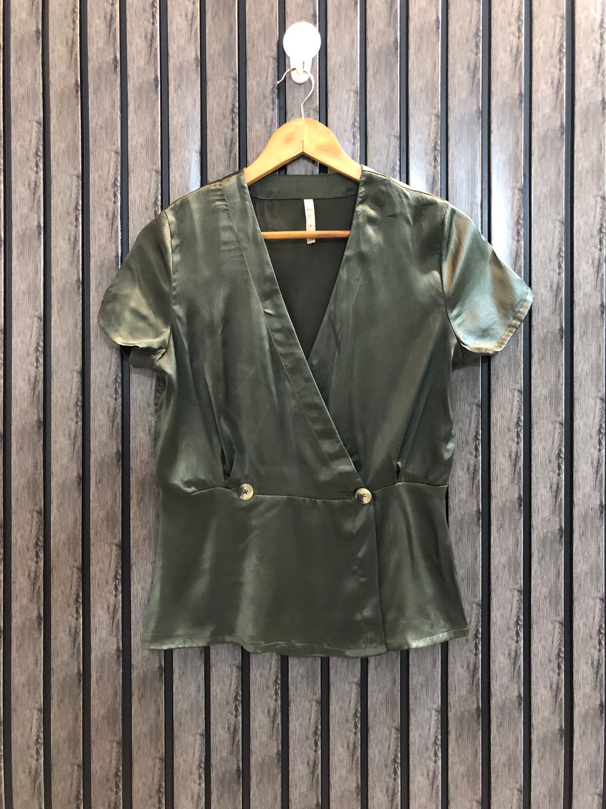 Chest 18  Length 22  Fabric Silk Women’s Signature Western Crop Top
