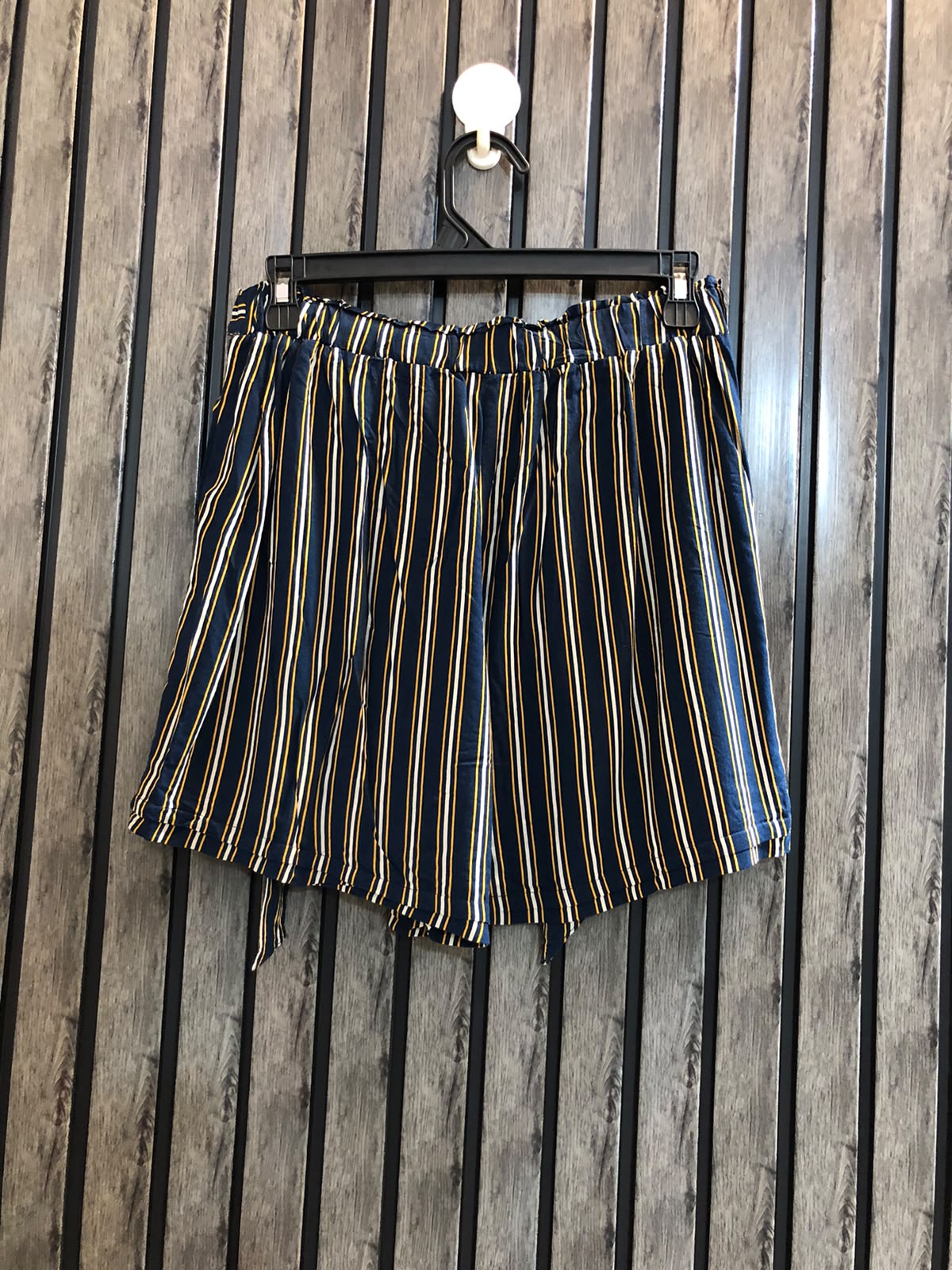Waist 28  Length 15  Fabric Linen Western Mini Shorts