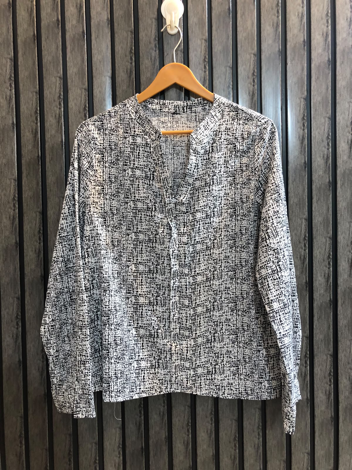Chest 18  Length 23  Fabric Silk Women's Smart Casual Top