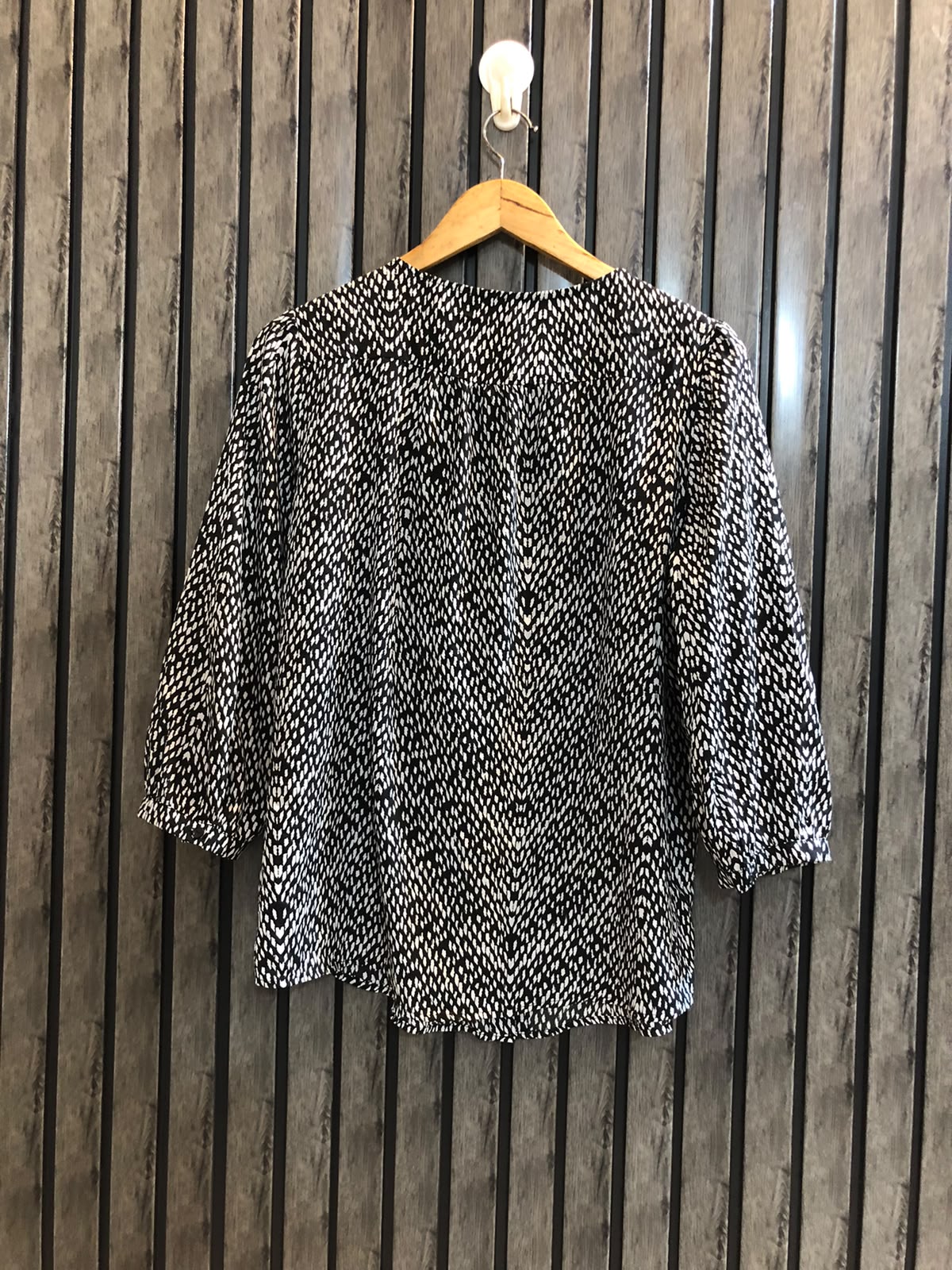 Chest 20  Length 25  Fabric Silk Women's Modern Casual Top