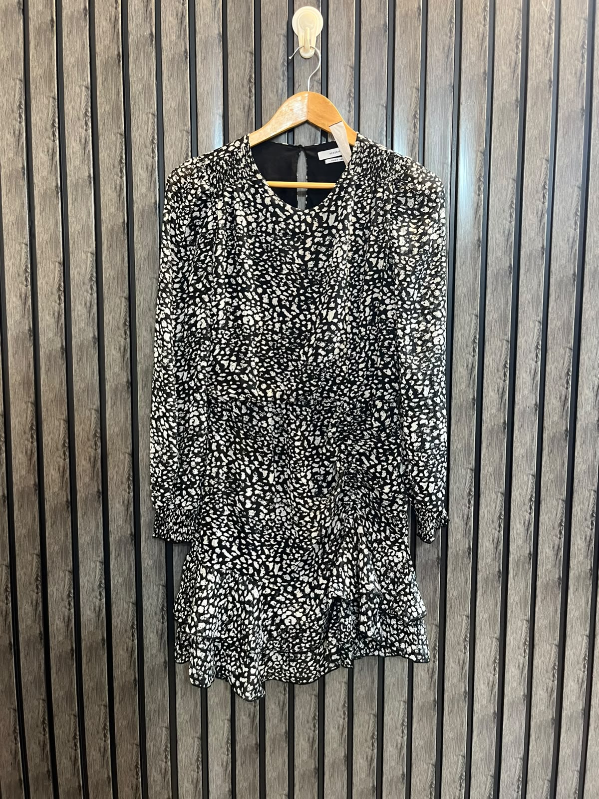 Chest 17  Length 34  Fabric Chiffon Women’s Classic Long Shirt