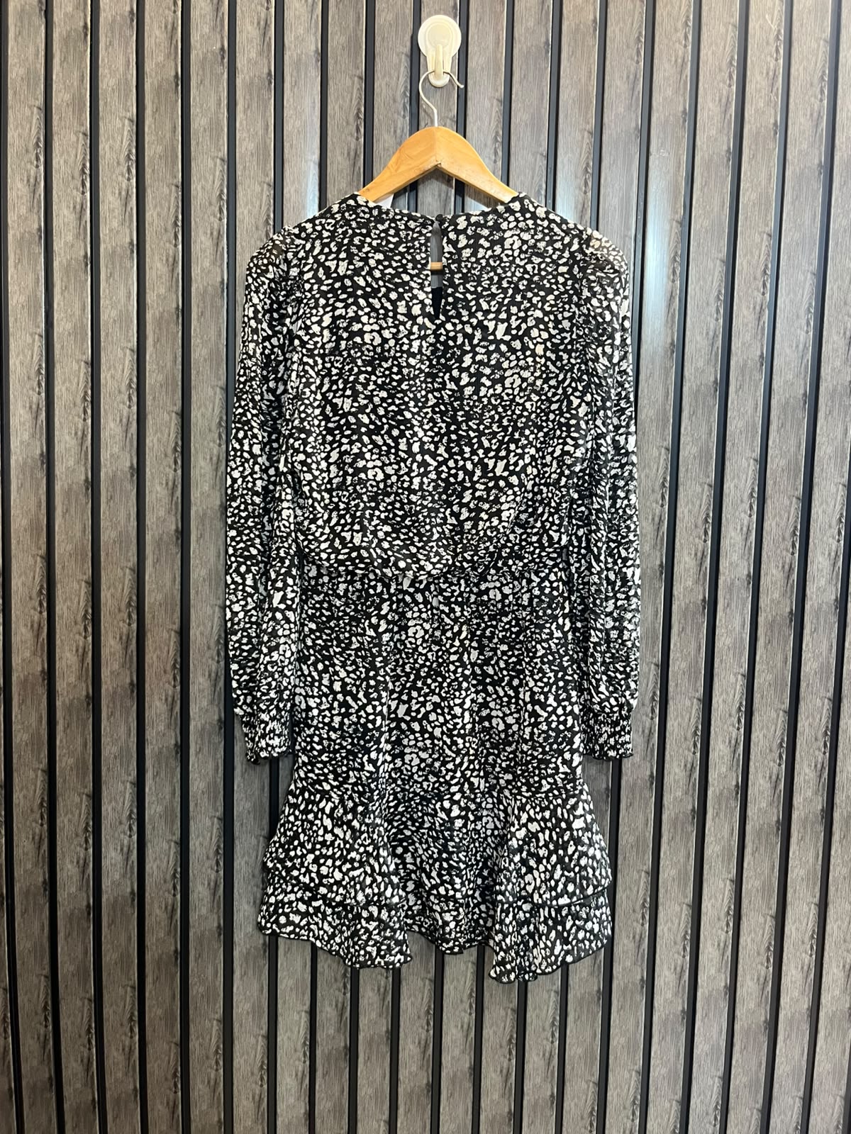 Chest 17  Length 34  Fabric Chiffon Women’s Classic Long Shirt