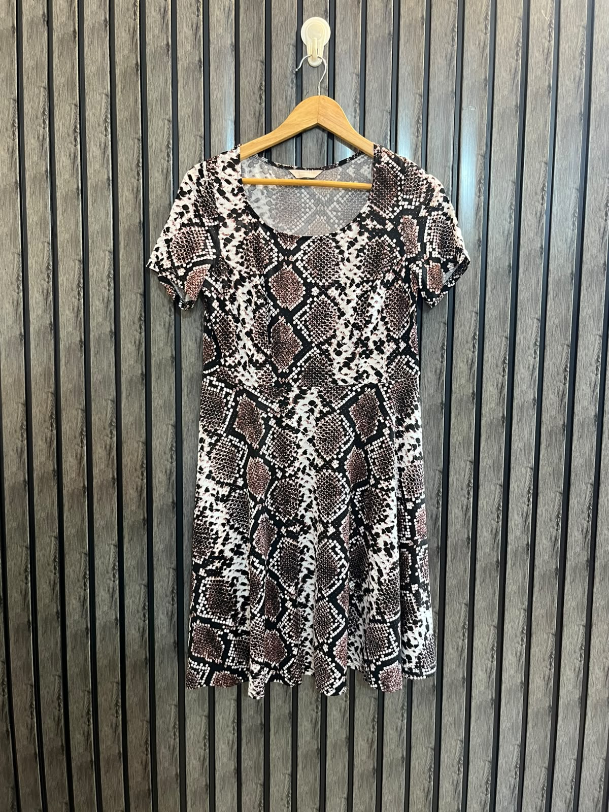 Chest 20  Length 35  Fabric Silk Jersey Branded Ladies Relaxed Tunic