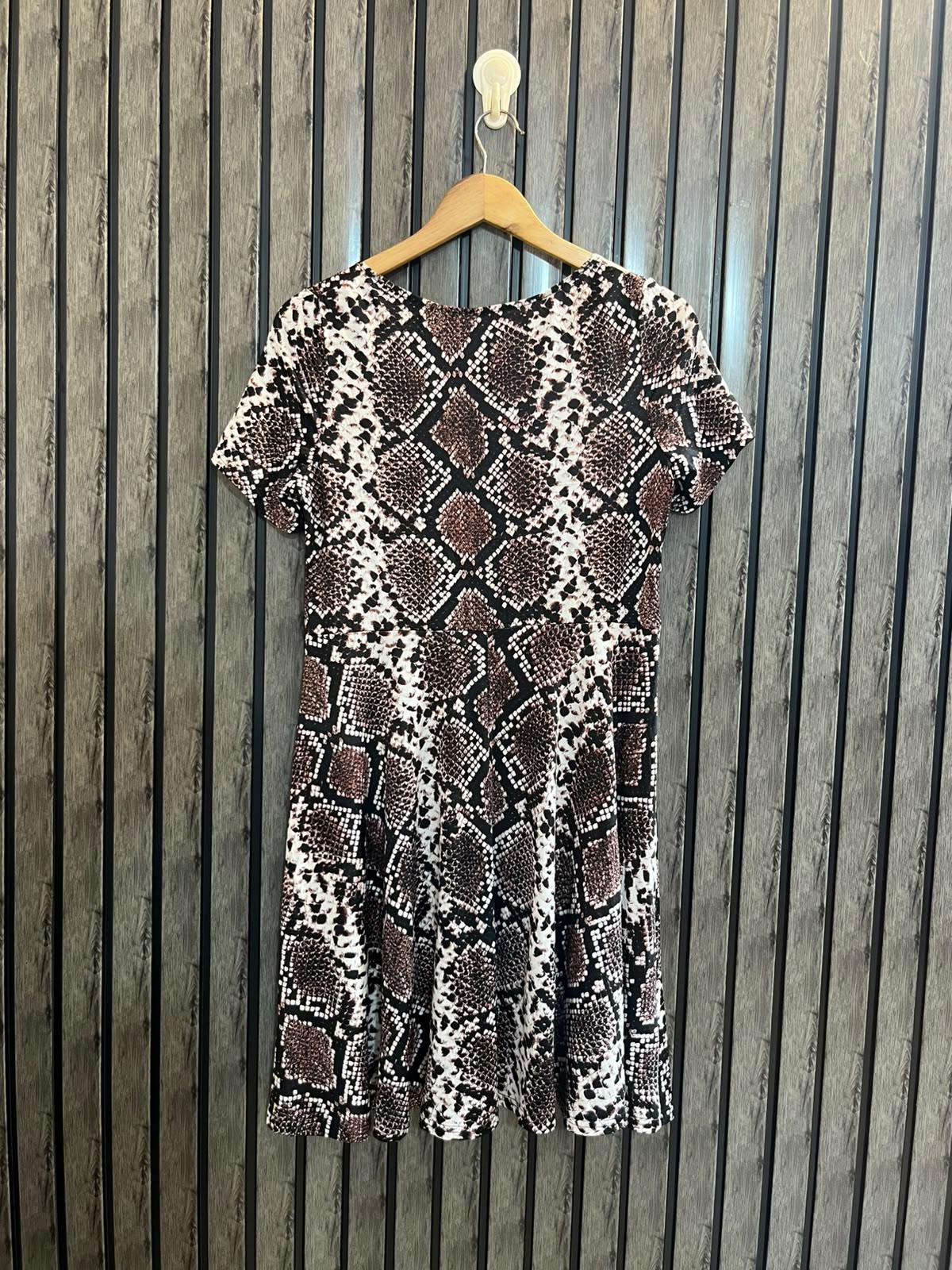 Chest 20  Length 35  Fabric Silk Jersey Branded Ladies Relaxed Tunic