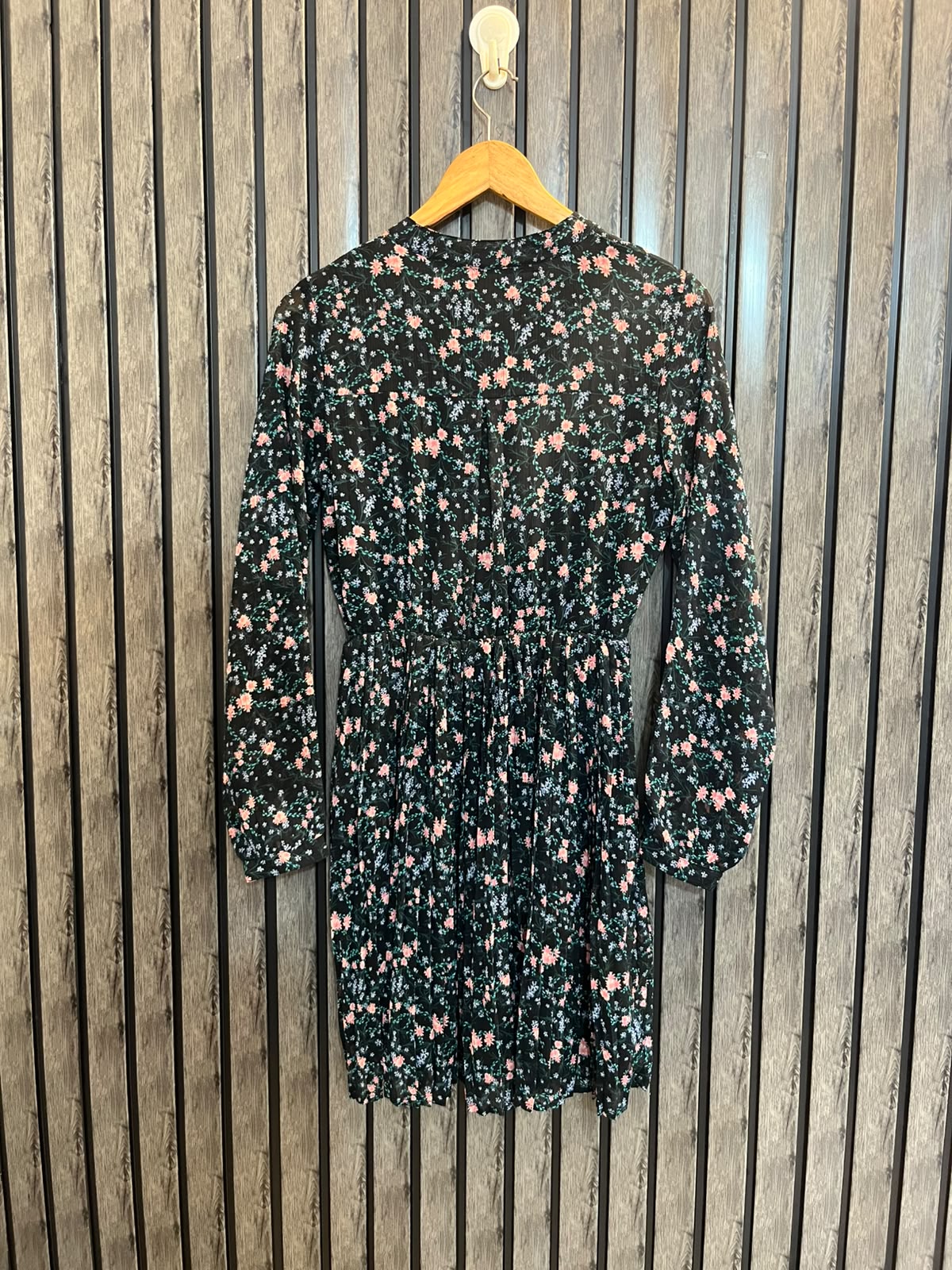 Chest 18  Length 34  Fabric Chiffon Women’s Elegant Branded Long Top