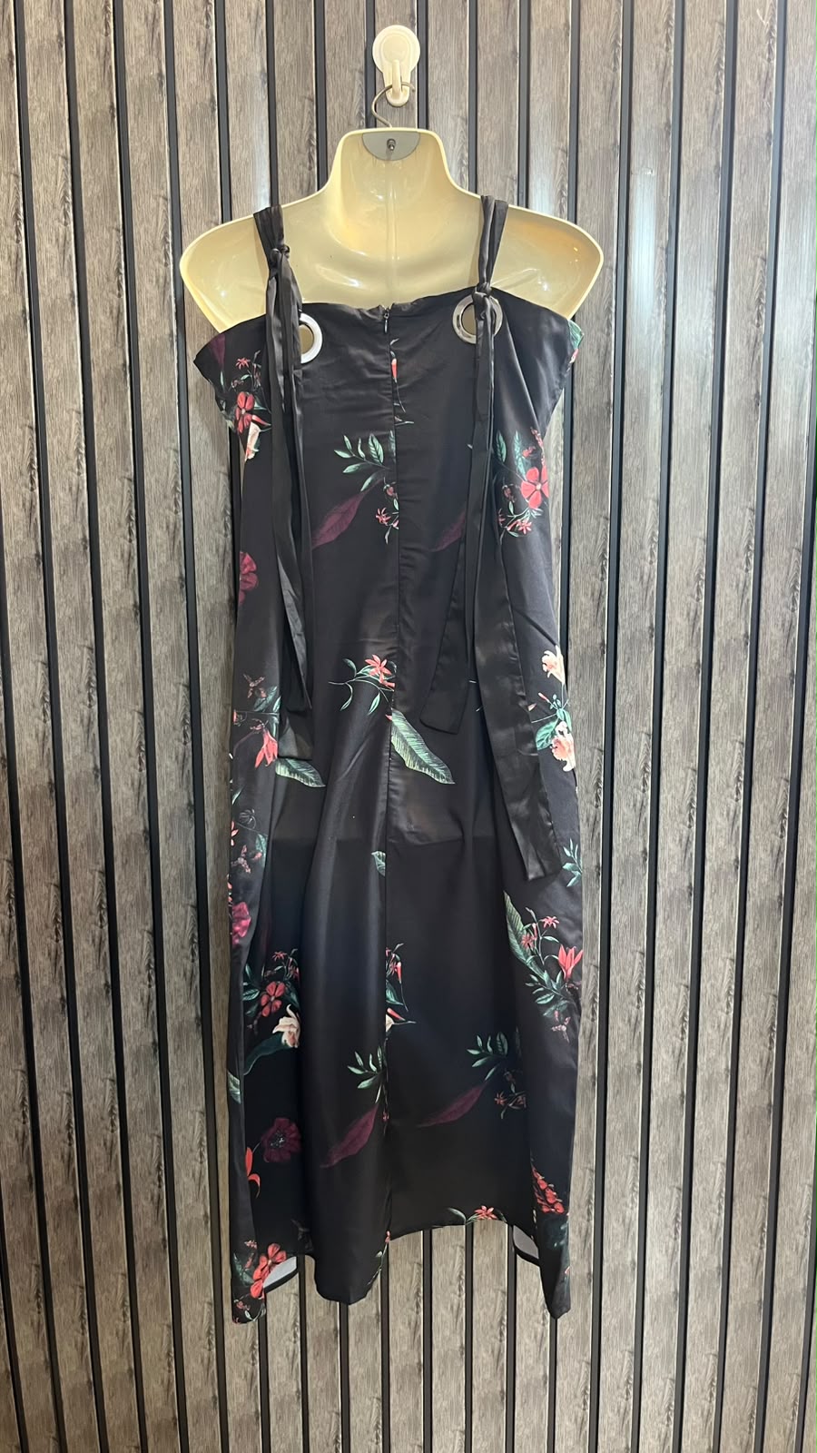 Chest 18   Length 43  Fabric Silk Women’s Classic Floor Length Dress