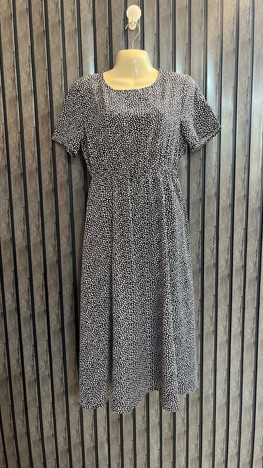Chest 18  Length 43  Fabric Silk Women’s Contemporary Maxi Dress