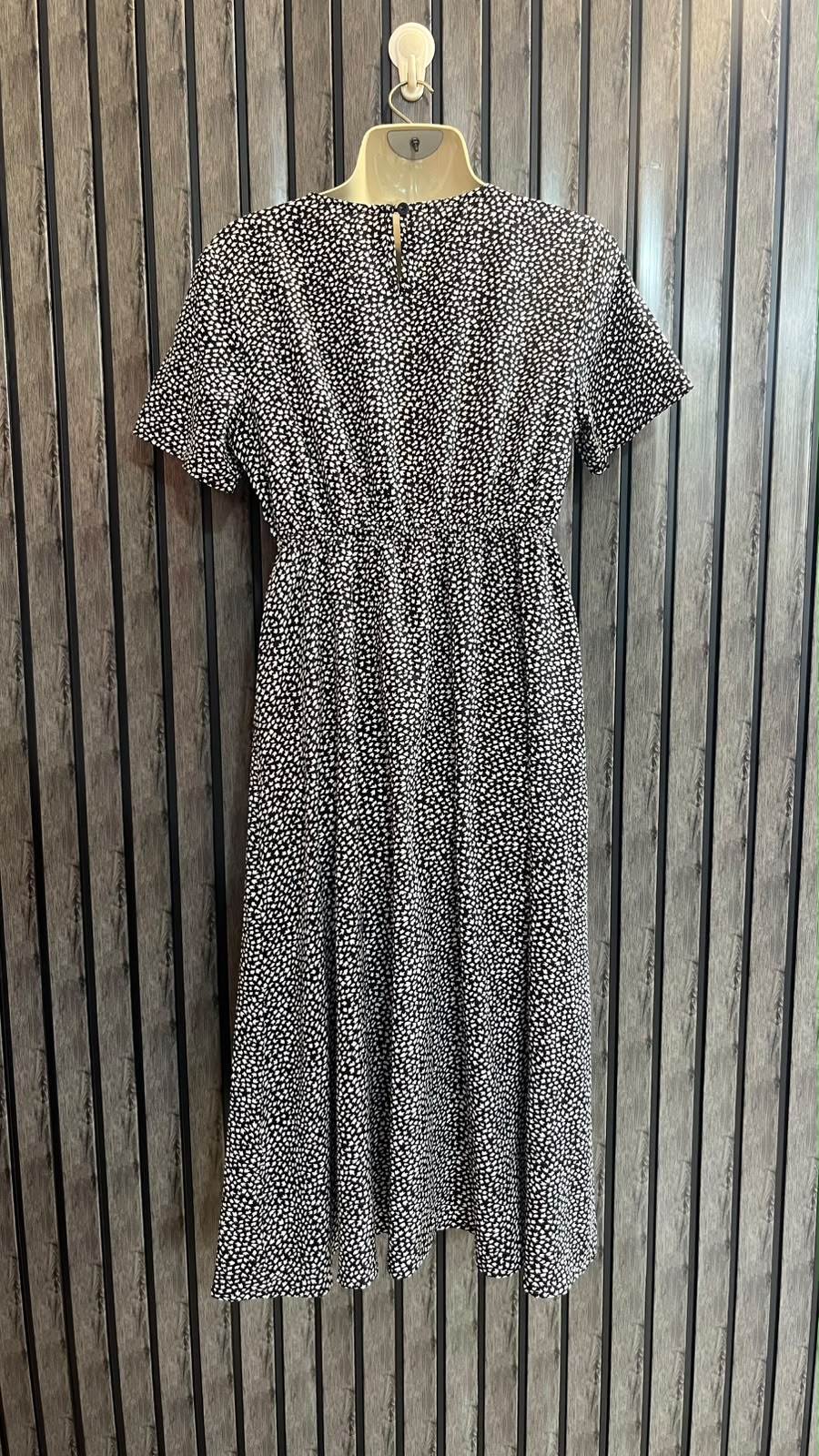 Chest 18  Length 43  Fabric Silk Women’s Contemporary Maxi Dress
