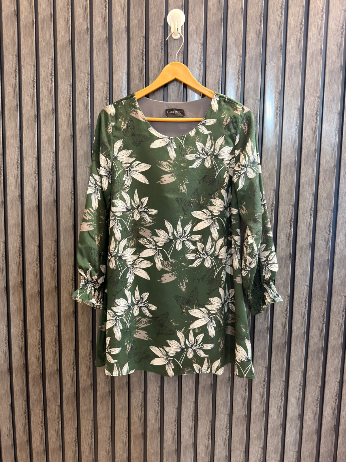 Chest 18  Length 19  Fabric Silk Women's Refined Fit Top