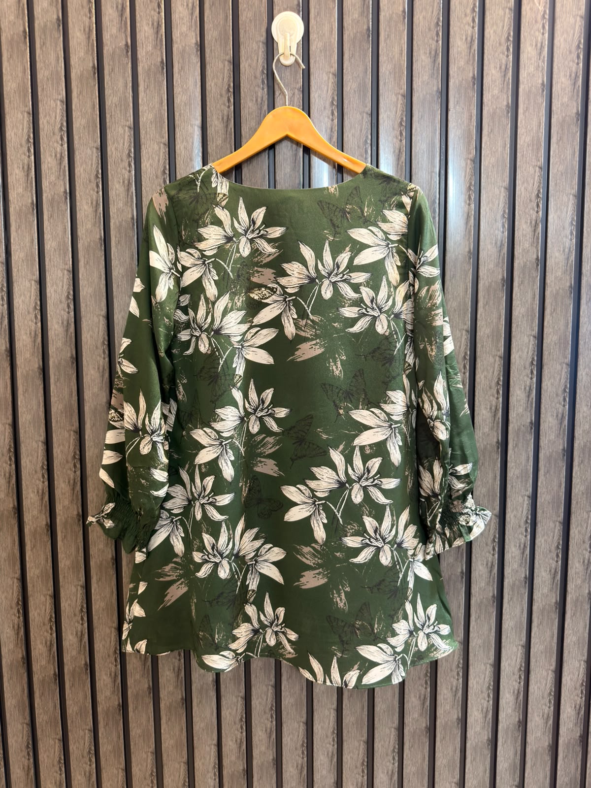Chest 18  Length 19  Fabric Silk Women's Refined Fit Top