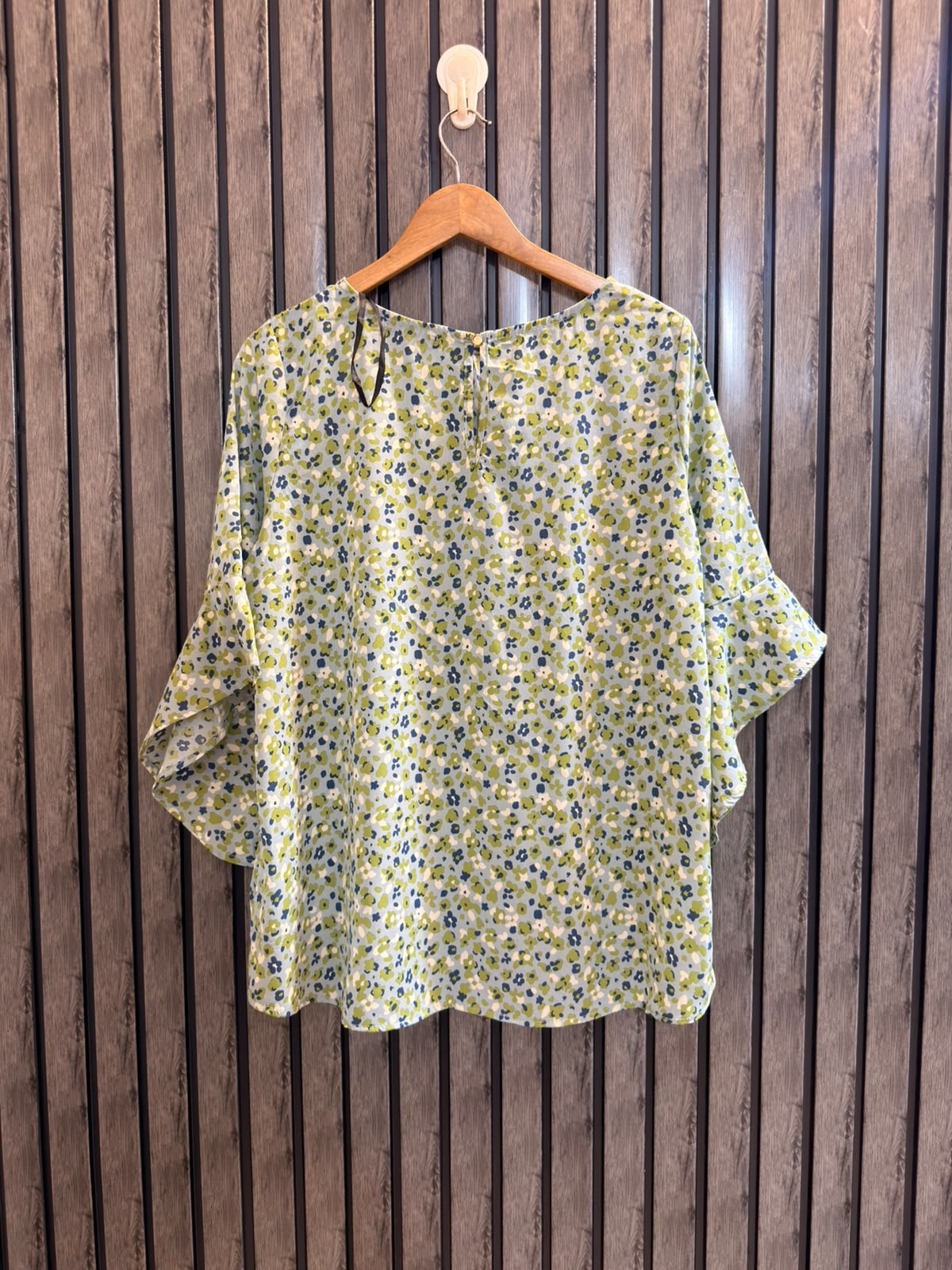 Chest 20  Length 24  Fabric Silk Women's Elegant Essential Wear