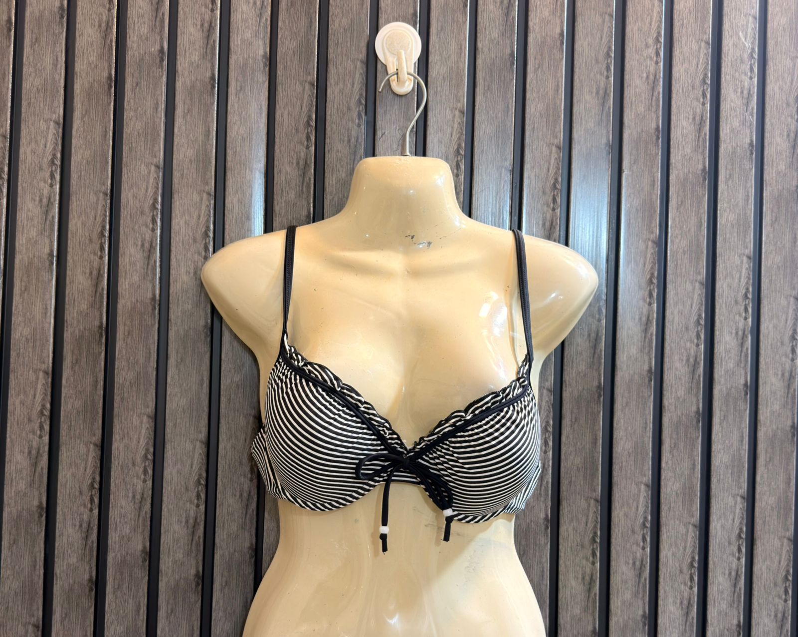Chest Medium  Length 10 Women’s Branded Comfort Bra