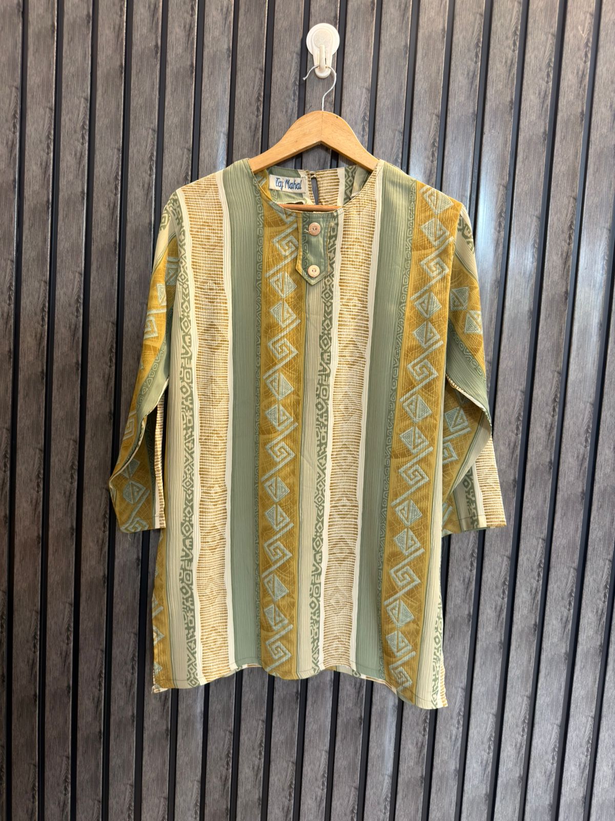 Chest 20  Lenght 29  Fabric Silk Women’s Classic Collection Top