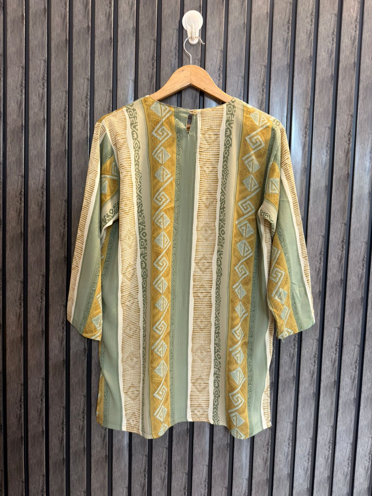 Chest 20  Lenght 29  Fabric Silk Women’s Classic Collection Top